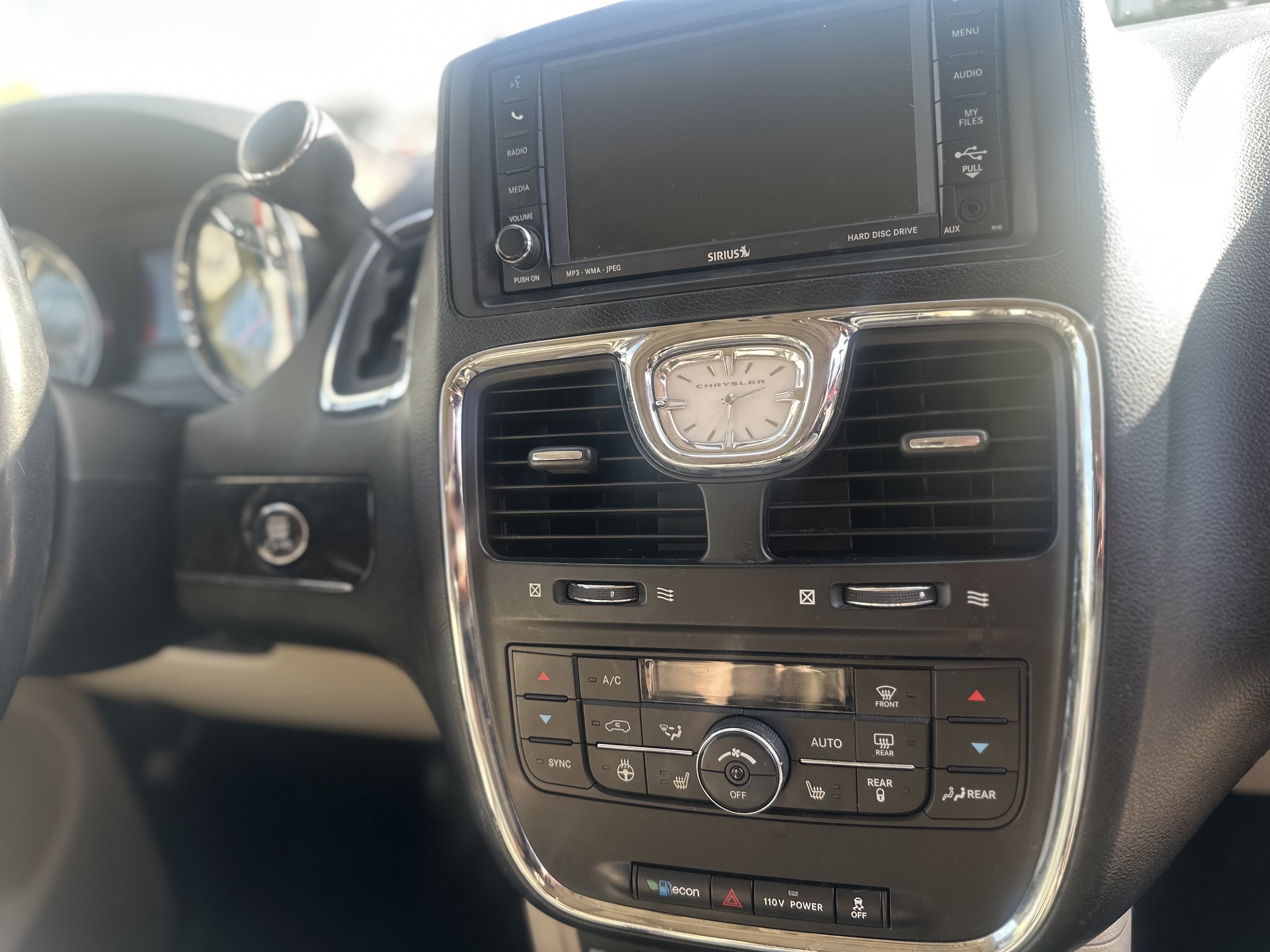 /canwestautoinc/2011-Chrysler-Town&-29471365982656916.jpg