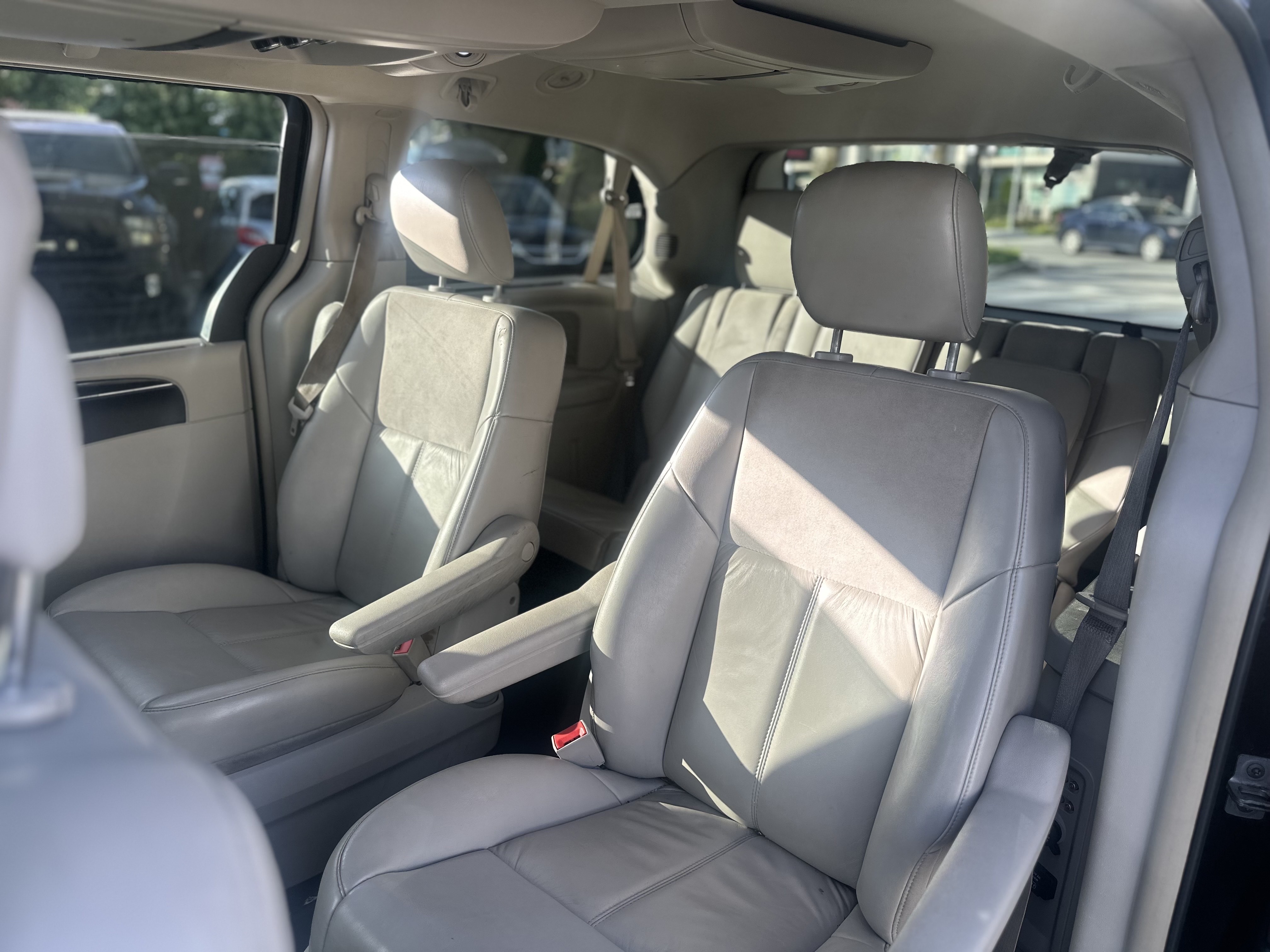 /canwestautoinc/2011-Chrysler-Town&-5349242829137462.jpg