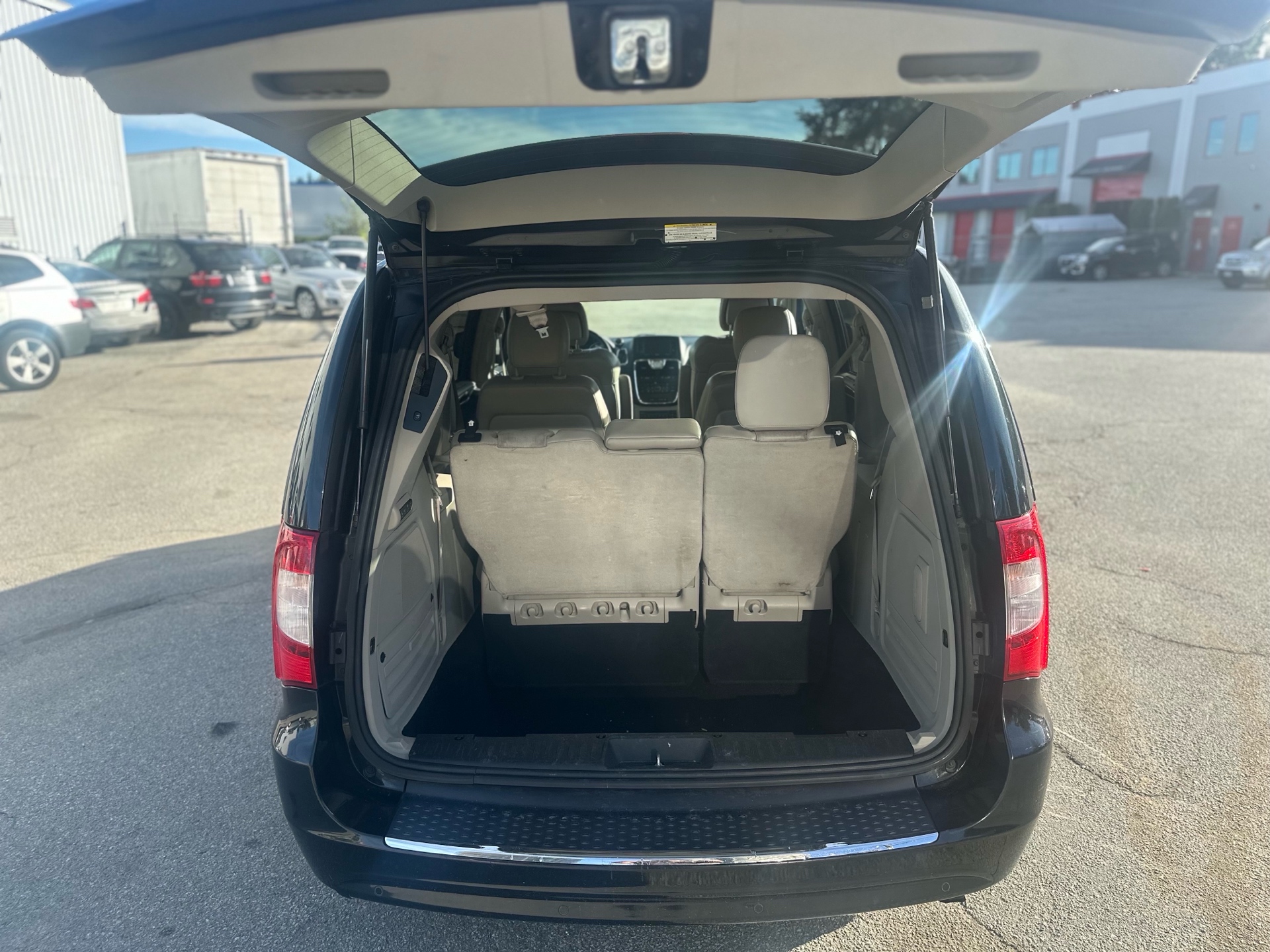 /canwestautoinc/2011-Chrysler-Town&-6703966526099099.jpg