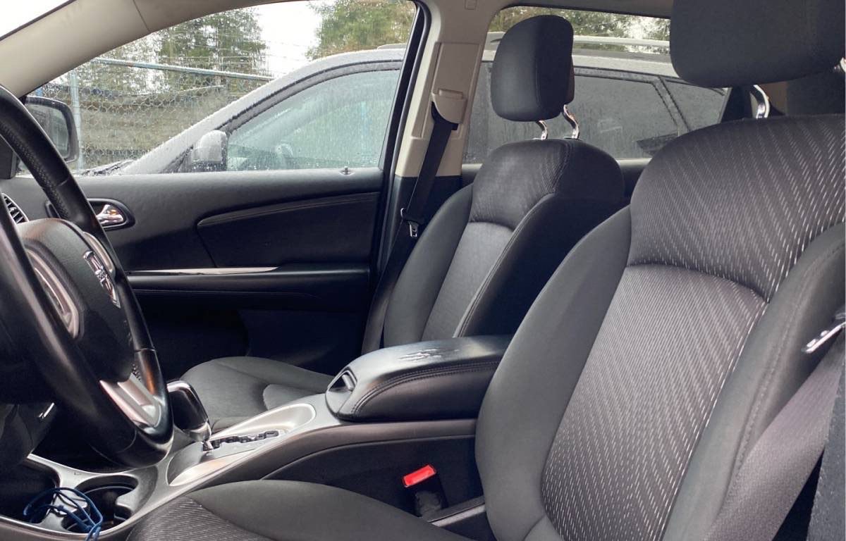 /canwestautoinc/2011-Dodge-Journey-2220958799756394.jpg