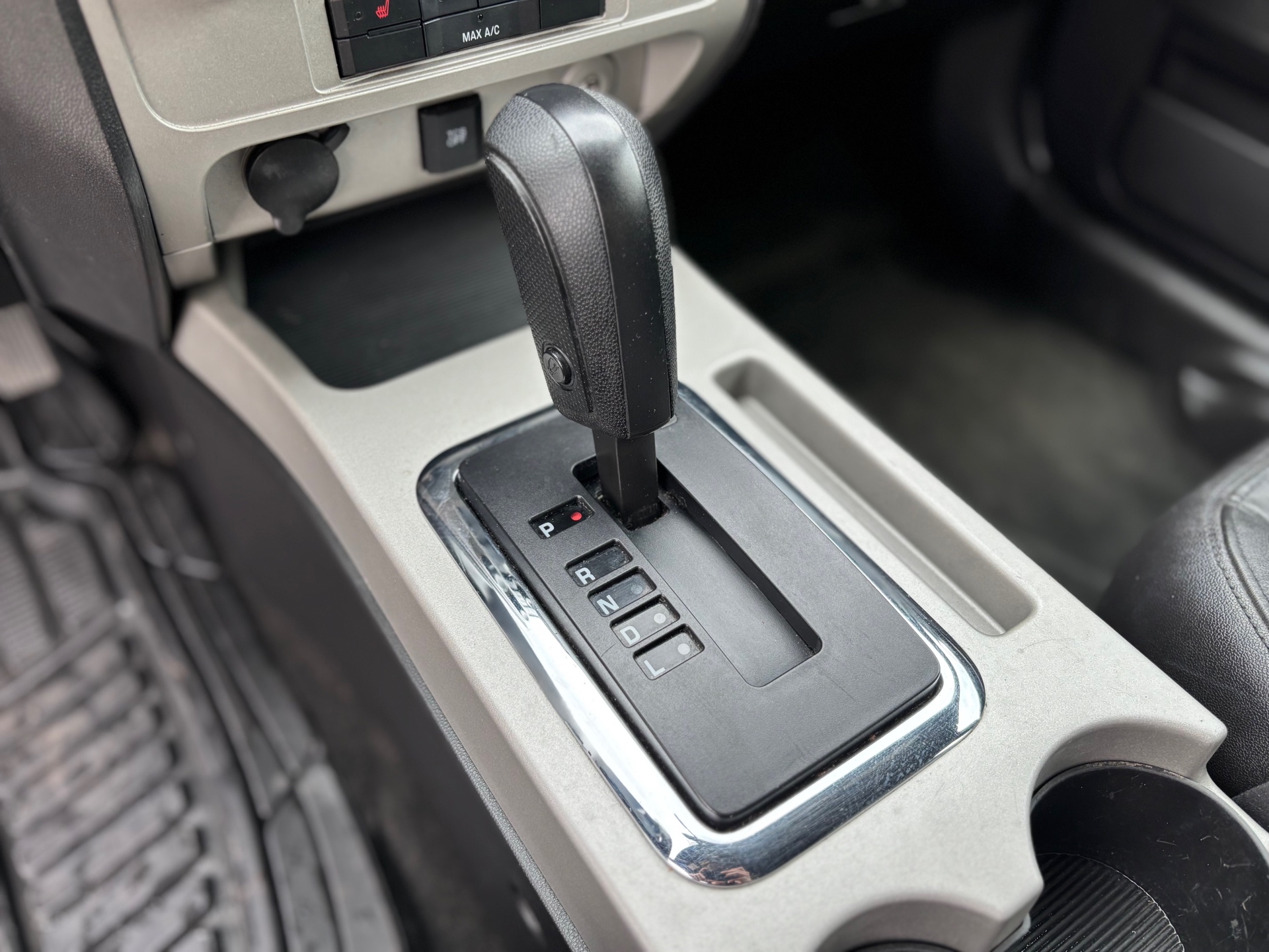 /canwestautoinc/2011-Ford-Escape-017288139609835662.jpg