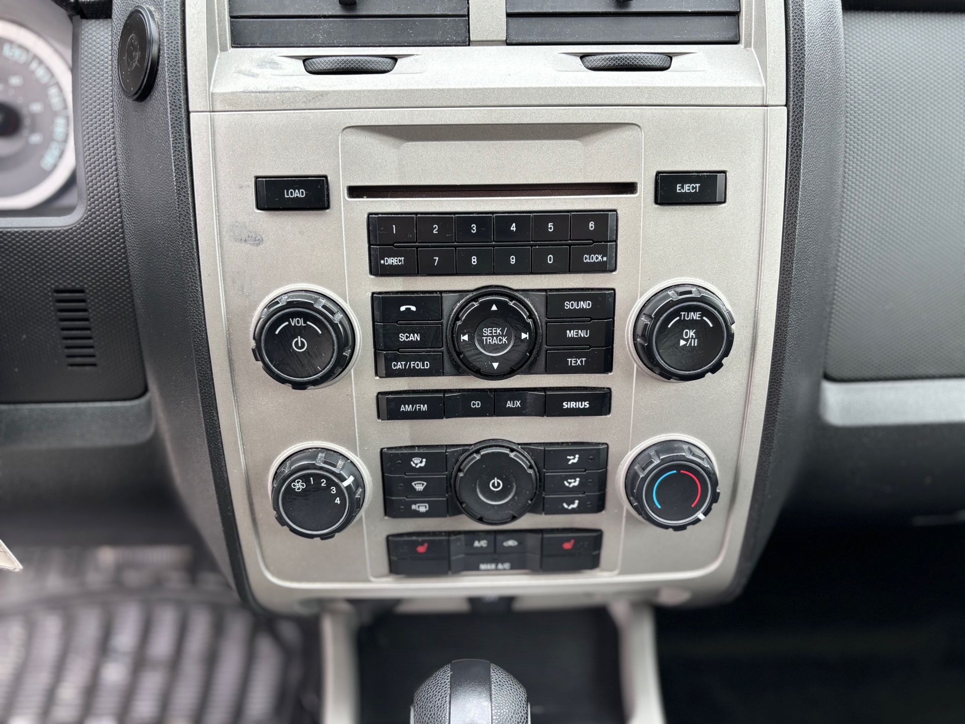 /canwestautoinc/2011-Ford-Escape-13838937112647942.jpg