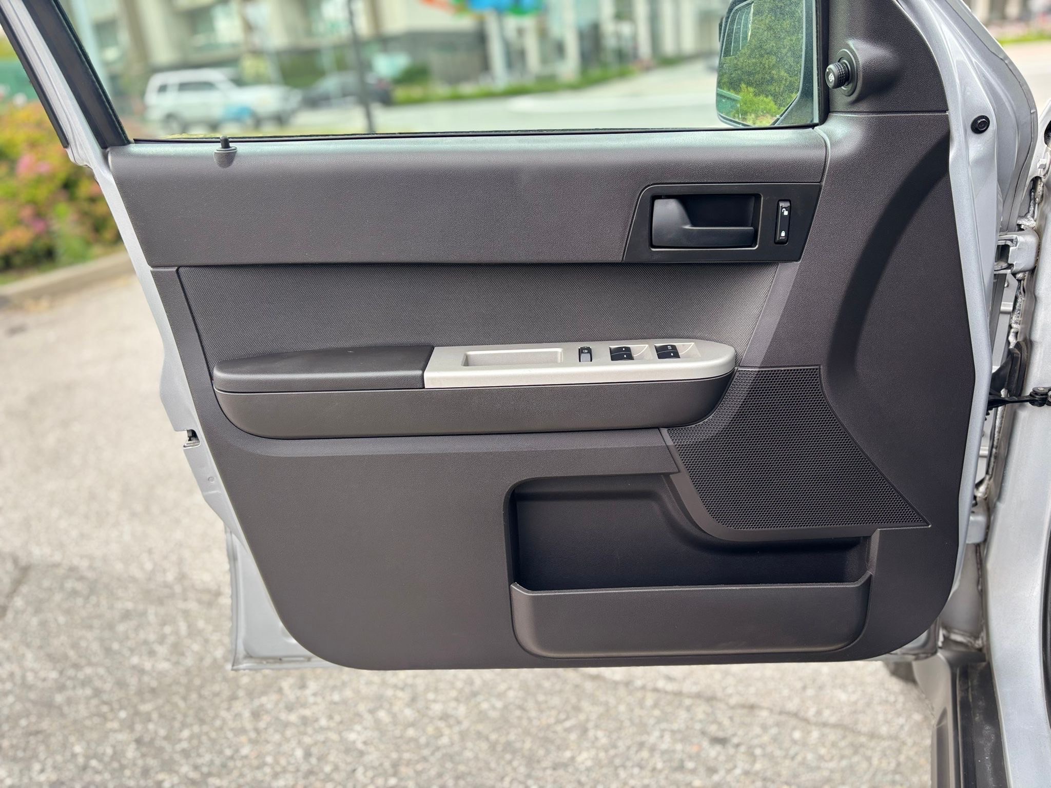 /canwestautoinc/2011-Ford-Escape-14426545349951914.jpg