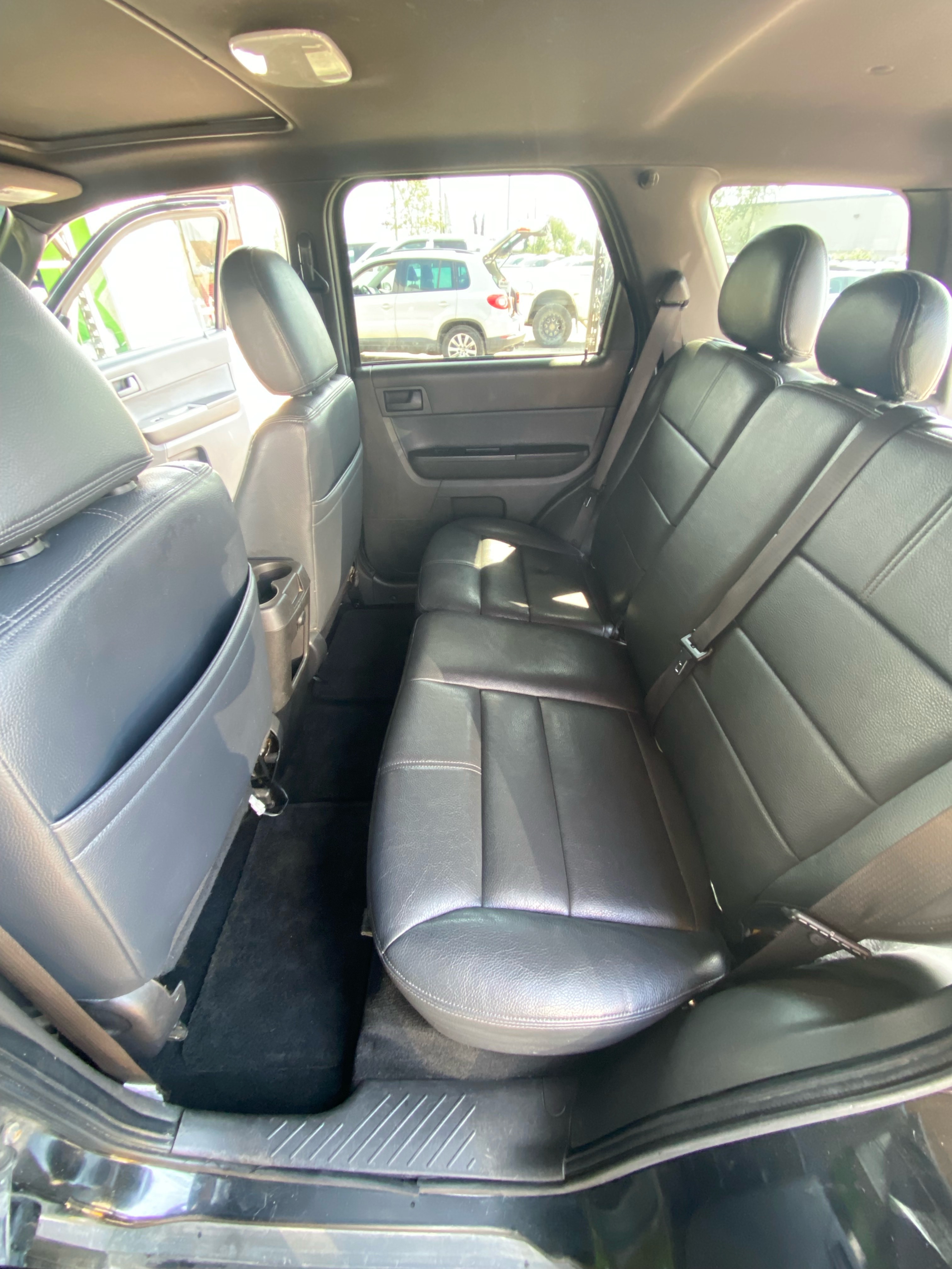 /canwestautoinc/2011-Ford-Escape-43049070895299746.jpg