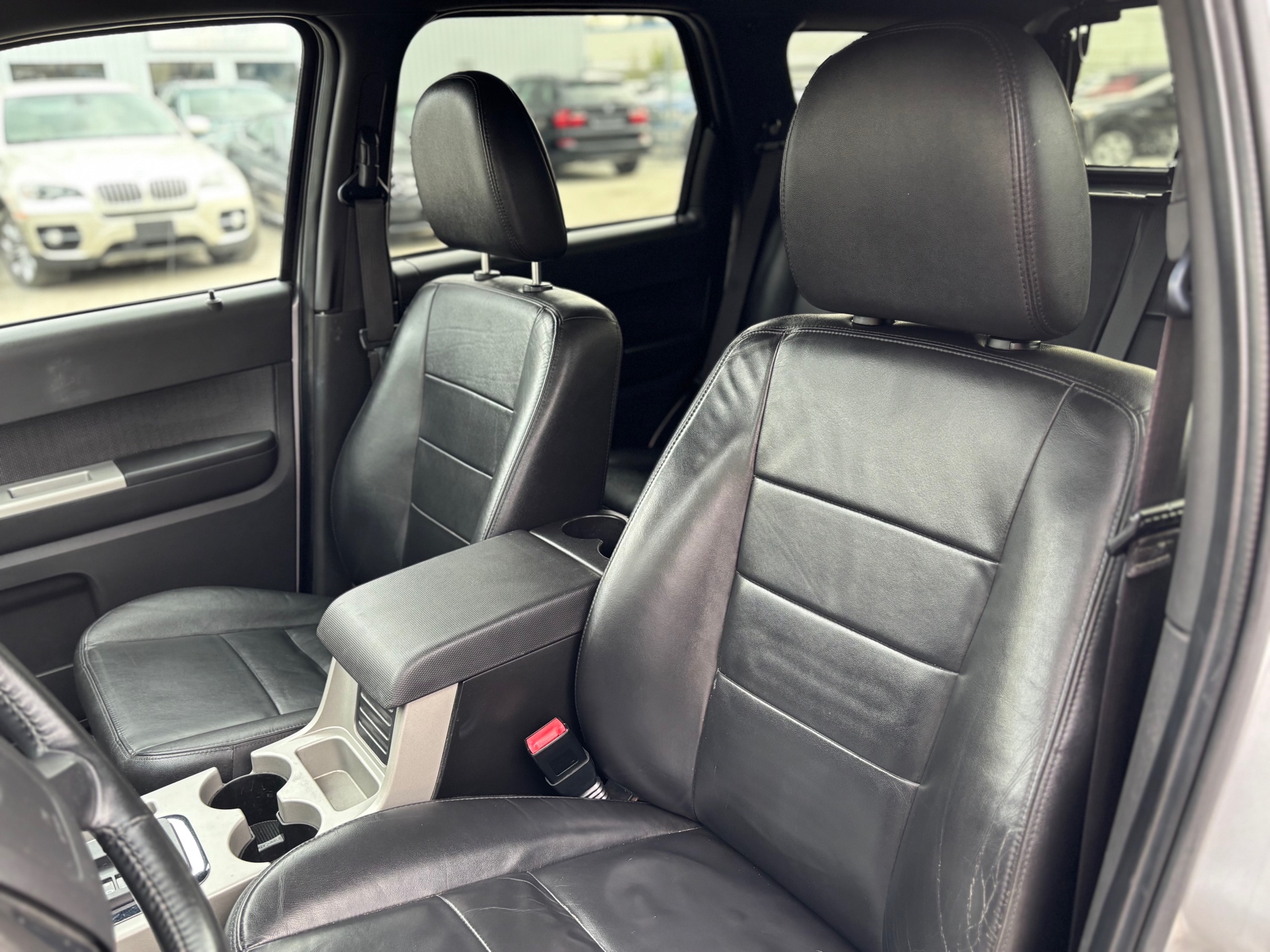 /canwestautoinc/2011-Ford-Escape-43635236796910504.jpg
