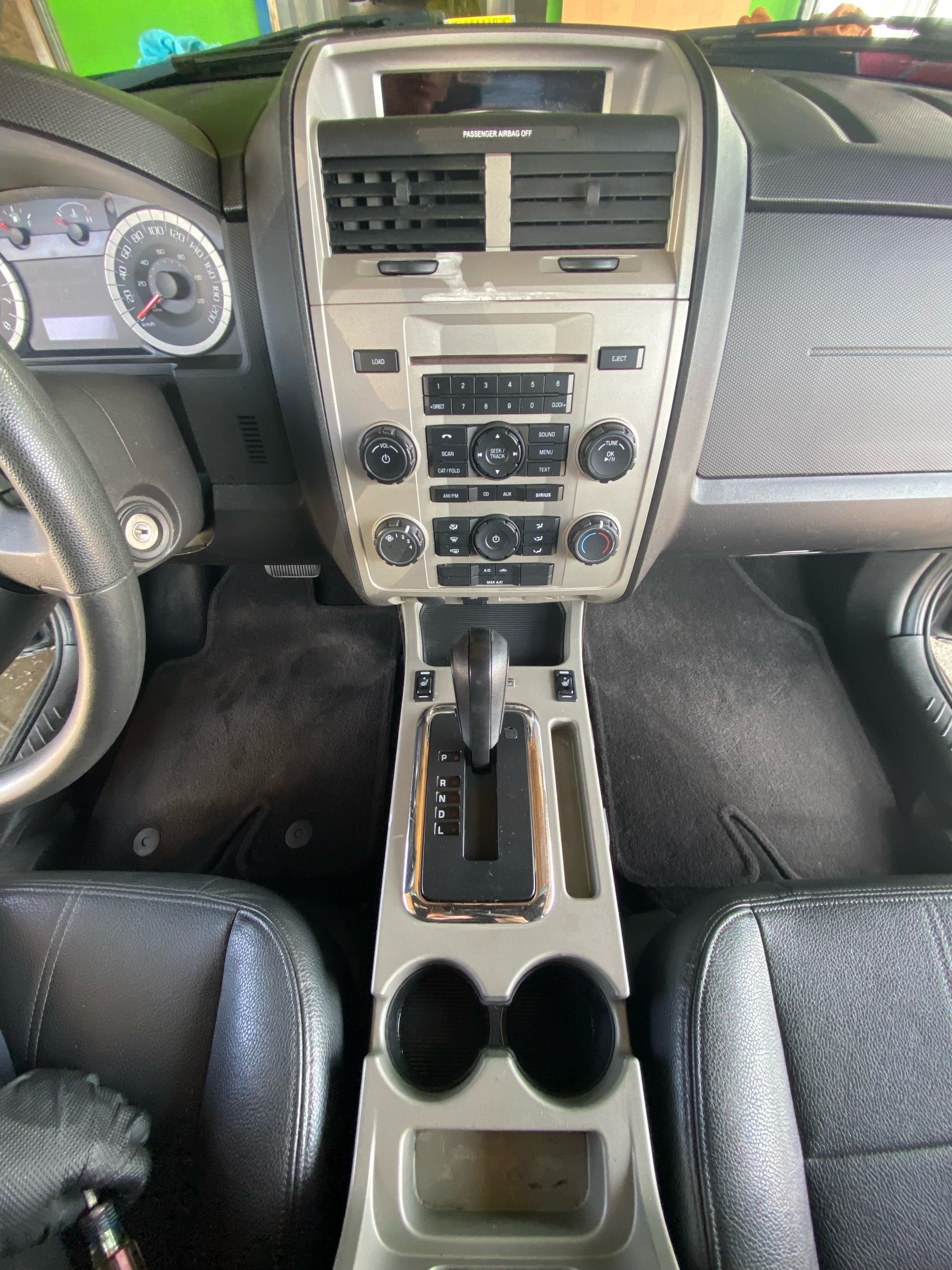 /canwestautoinc/2011-Ford-Escape-5616047870531602.jpg