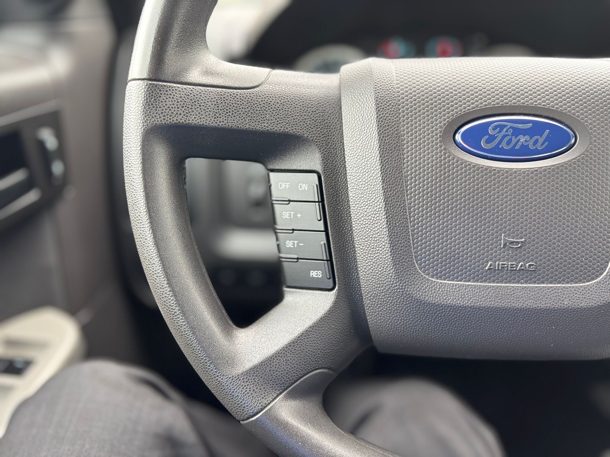 /canwestautoinc/2011-Ford-Escape-6449542461388962.jpg