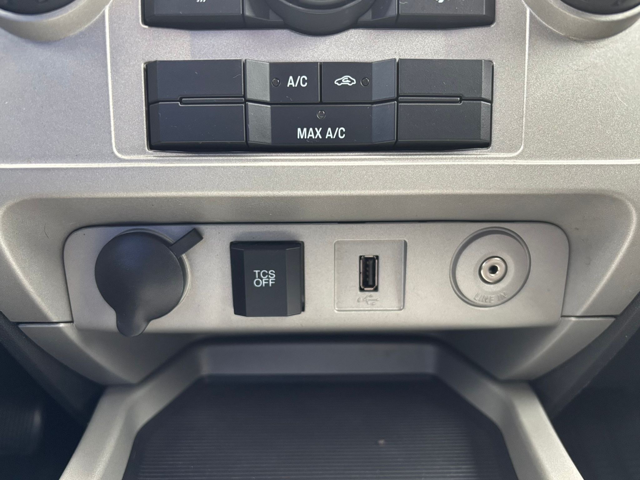 /canwestautoinc/2011-Ford-Escape-9832210056969892.jpg
