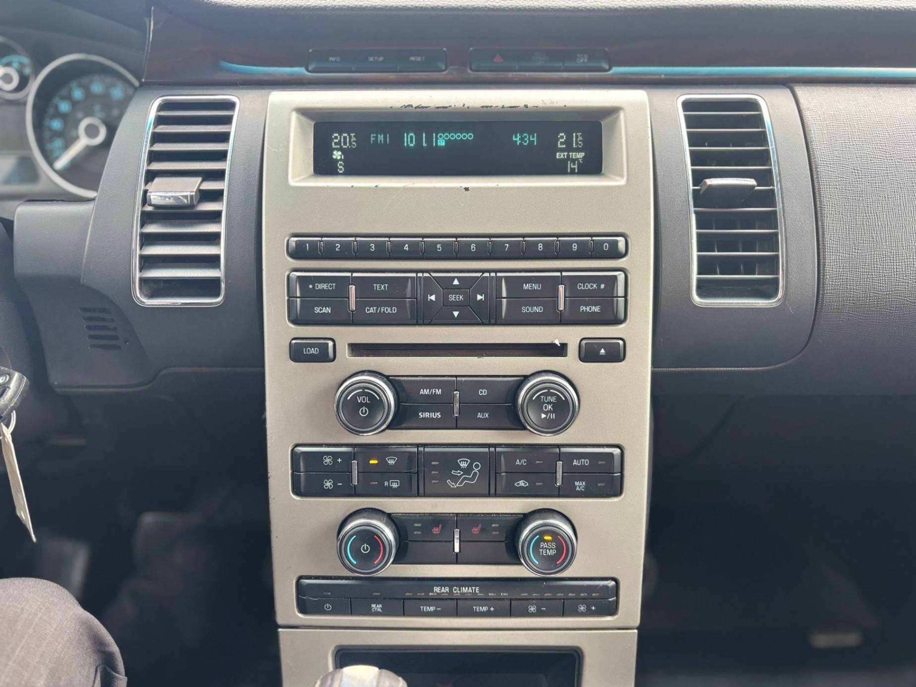 /canwestautoinc/2011-Ford-Flex-7048135331940621.jpg