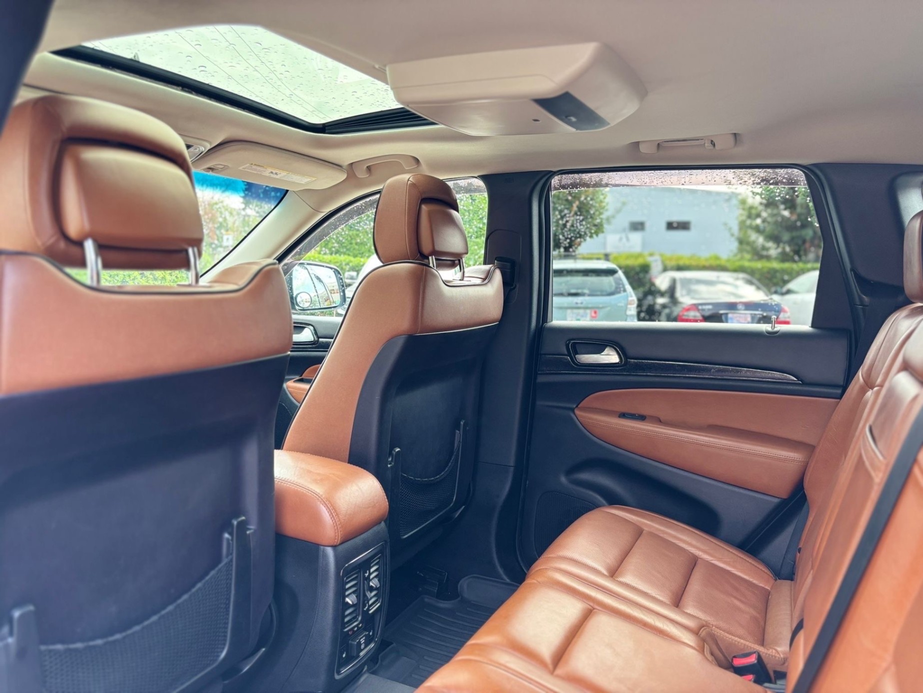 /canwestautoinc/2011-Jeep-GrandCherokee-13653345589027532.jpg