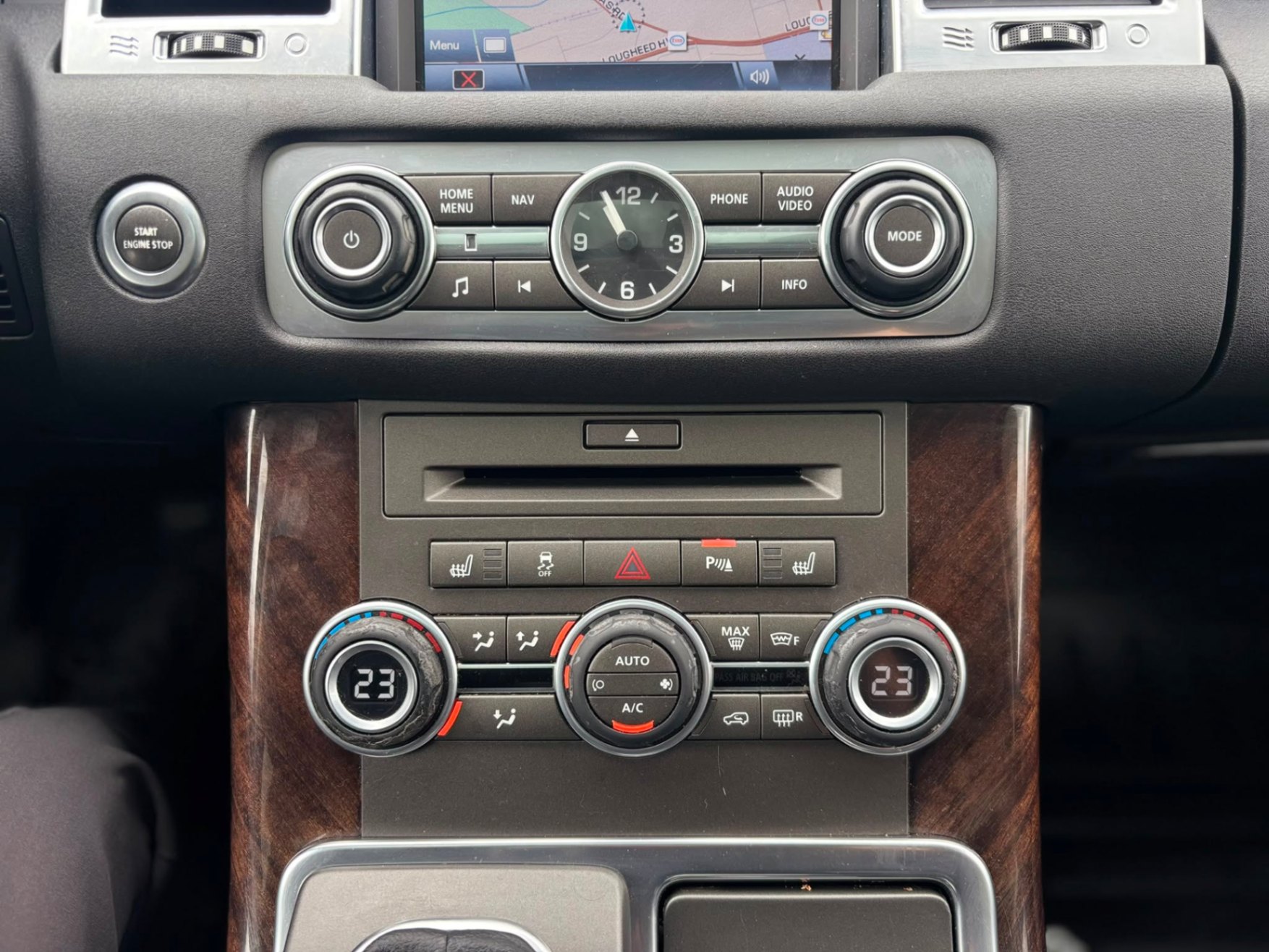 /canwestautoinc/2011-LandRover-RangeRover-2390570588593235.jpg
