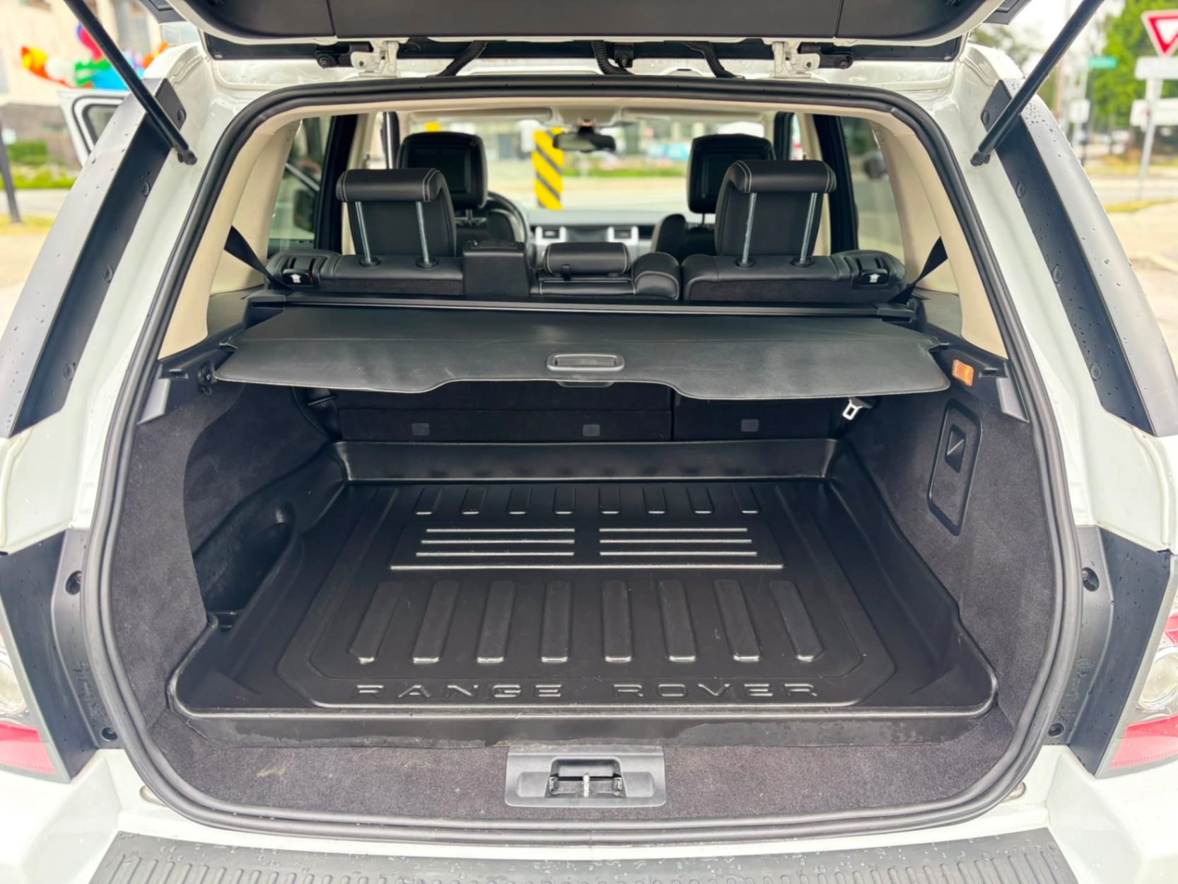 /canwestautoinc/2011-LandRover-RangeRover-42810032059227465.jpg