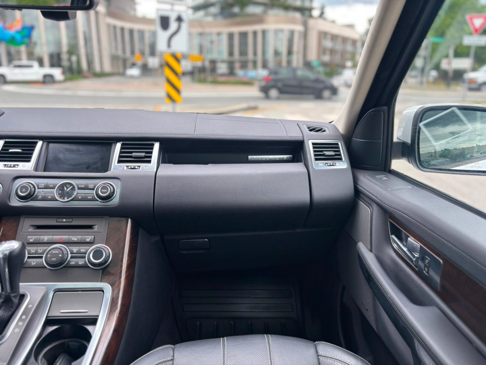 /canwestautoinc/2011-LandRover-RangeRover-8791926421670213.jpg