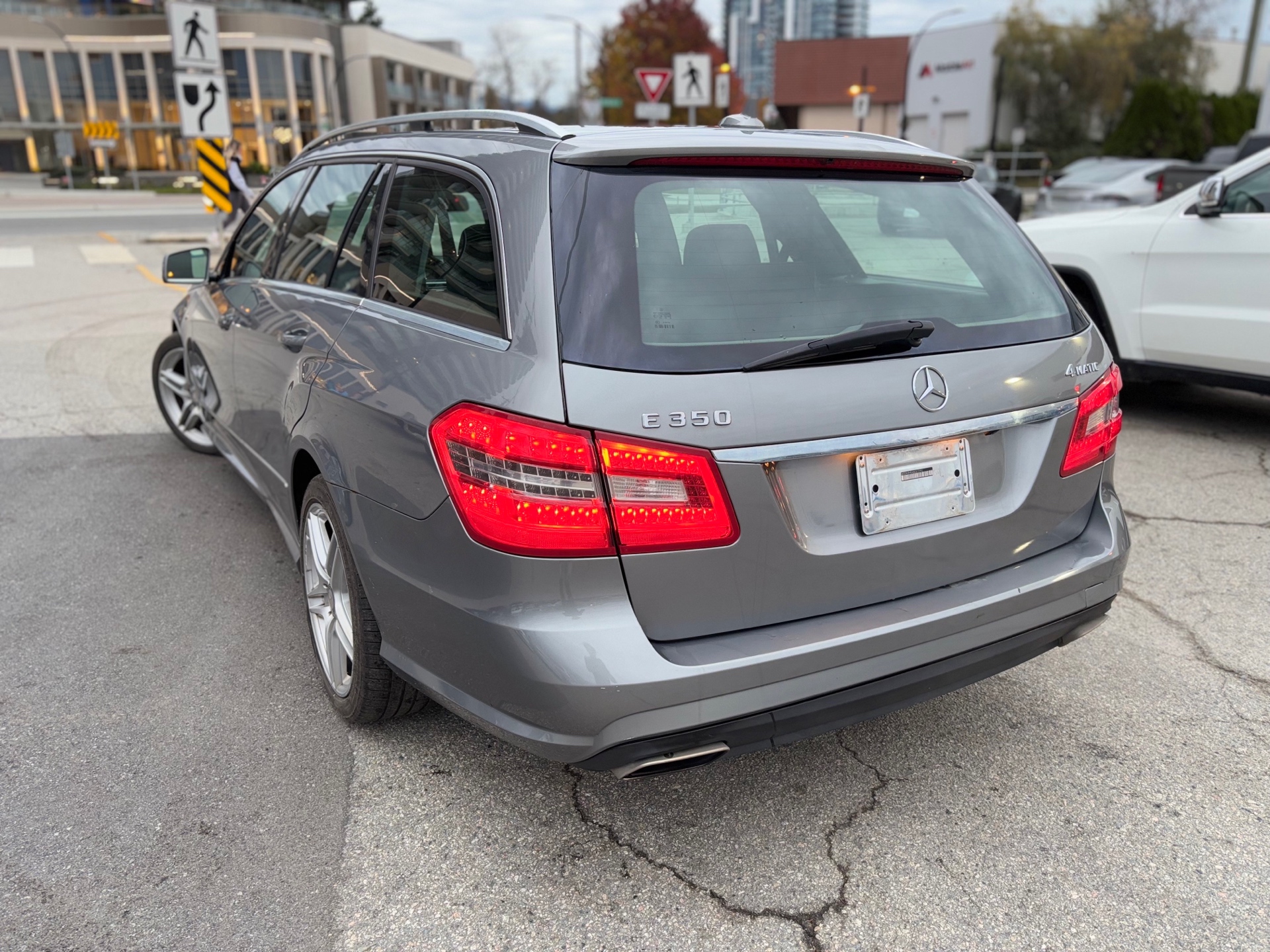 /canwestautoinc/2011-Mercedes-Benz-E-Class-12576796248779276.jpg