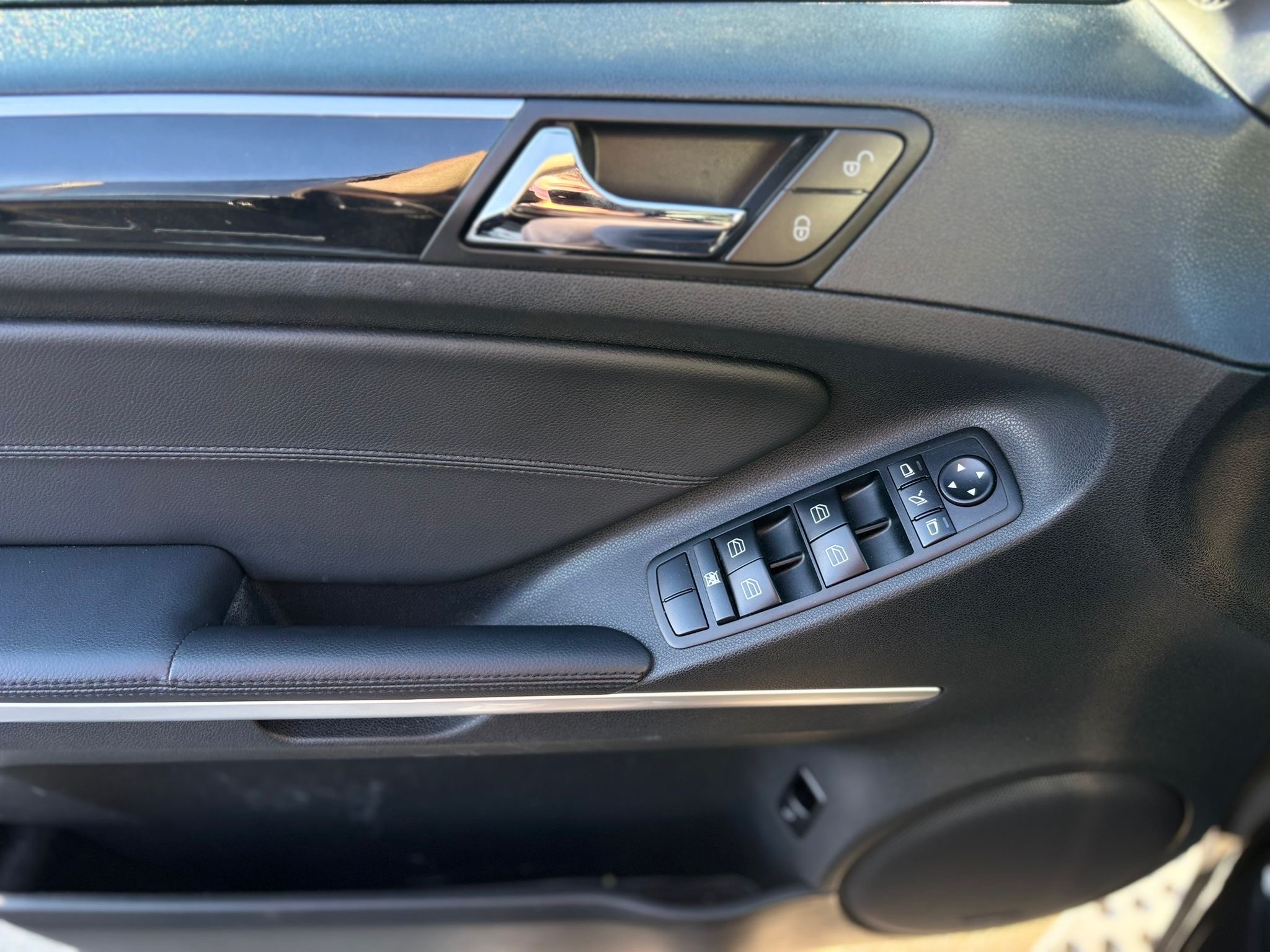 /canwestautoinc/2011-Mercedes-Benz-M-Class-5174979885325721.jpg