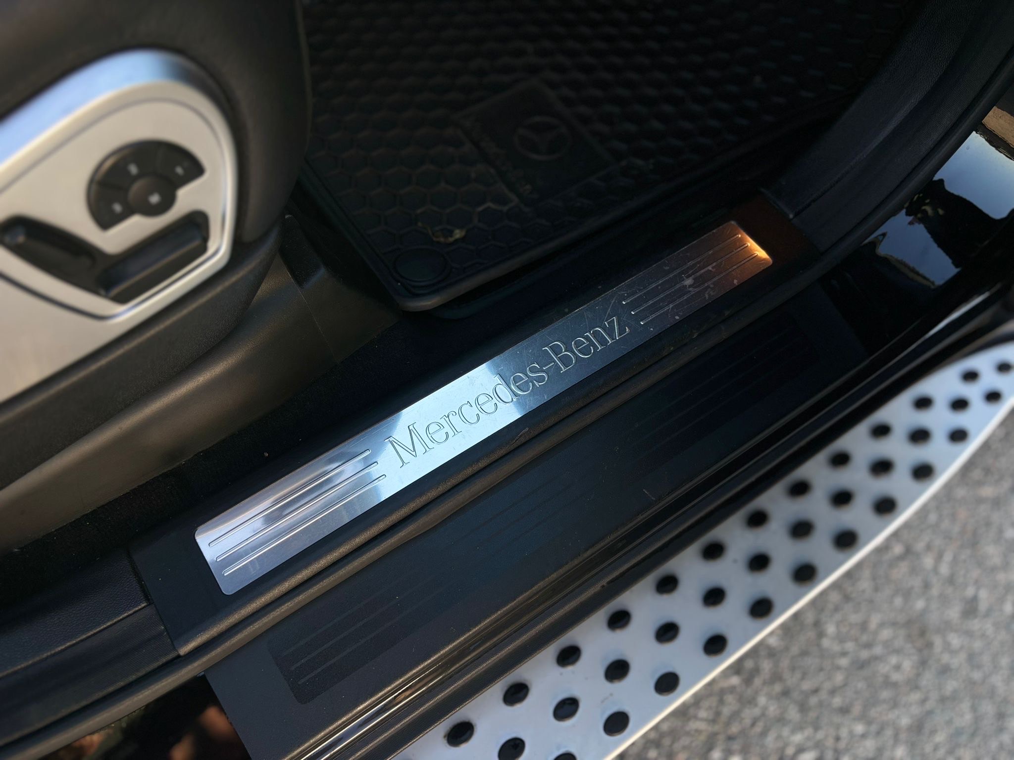 /canwestautoinc/2011-Mercedes-Benz-M-Class-8032456171842481.jpg