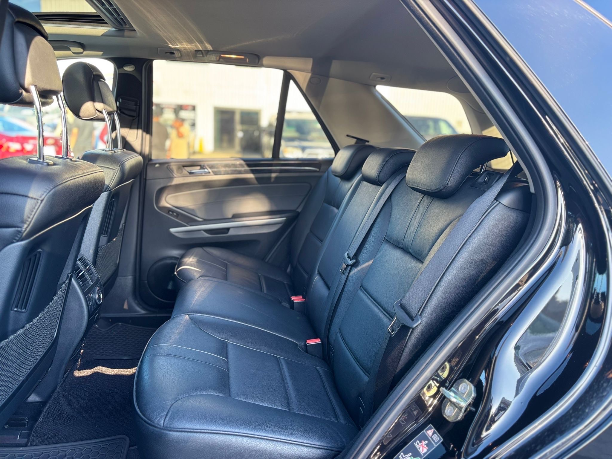 /canwestautoinc/2011-Mercedes-Benz-M-Class-8363378423245356.jpg