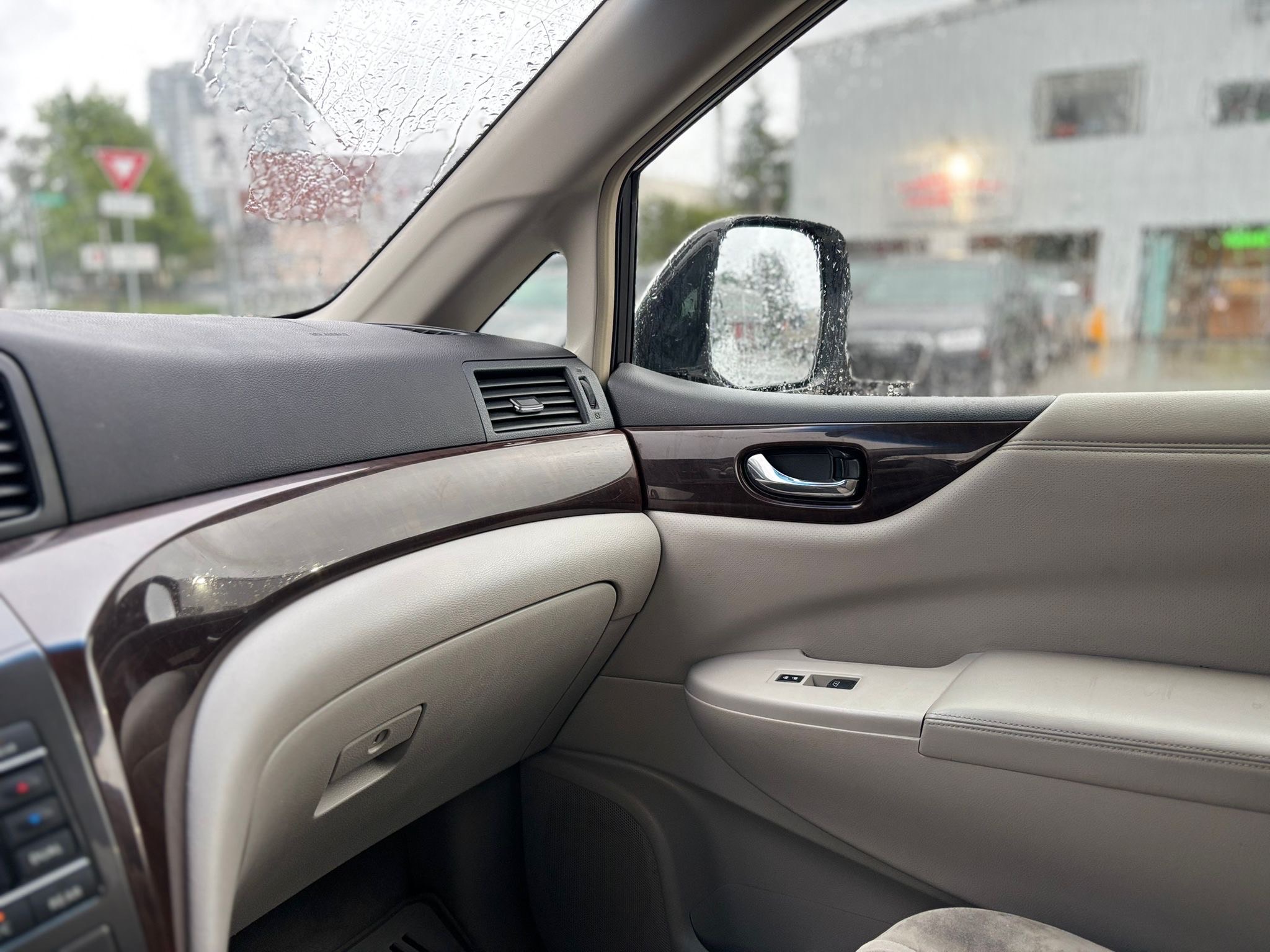 /canwestautoinc/2011-Nissan-Quest-13343575921489337.jpg
