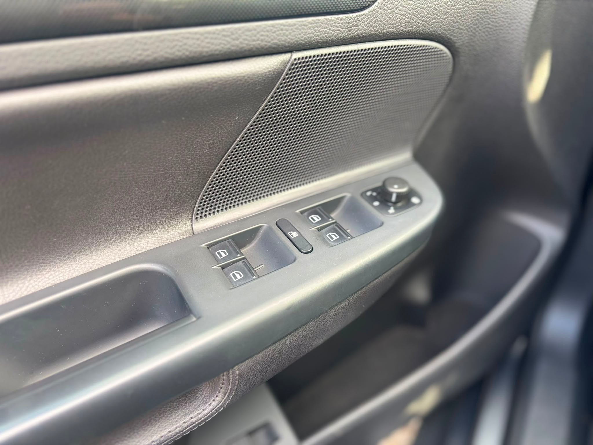 /canwestautoinc/2011-Volkswagen-Golf-14211742315028975.jpg
