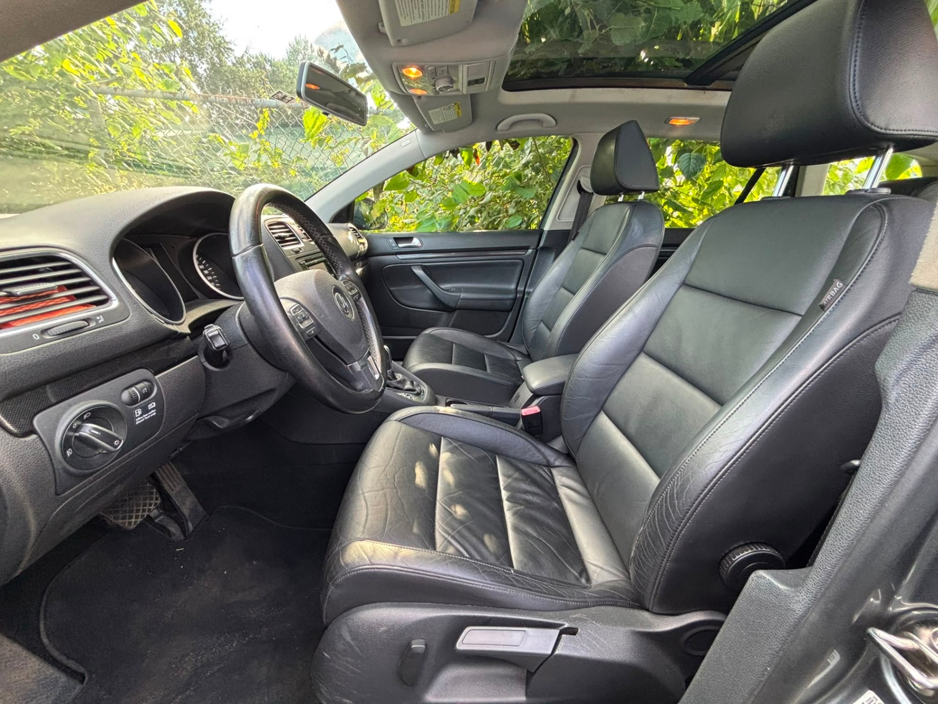 /canwestautoinc/2011-Volkswagen-Golf-1854335764281443.jpg