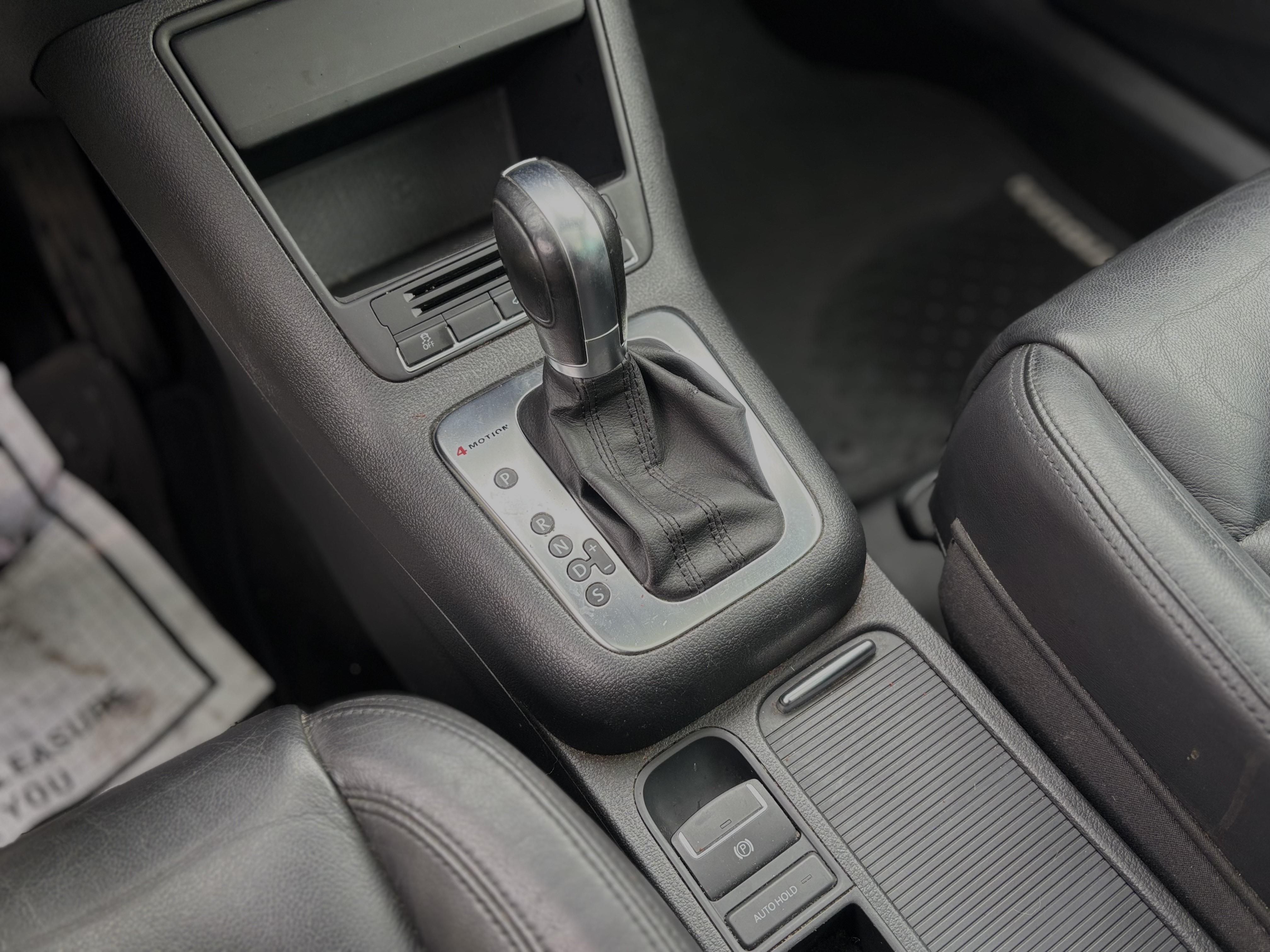 /canwestautoinc/2011-Volkswagen-Tiguan-18153986052715698.jpg