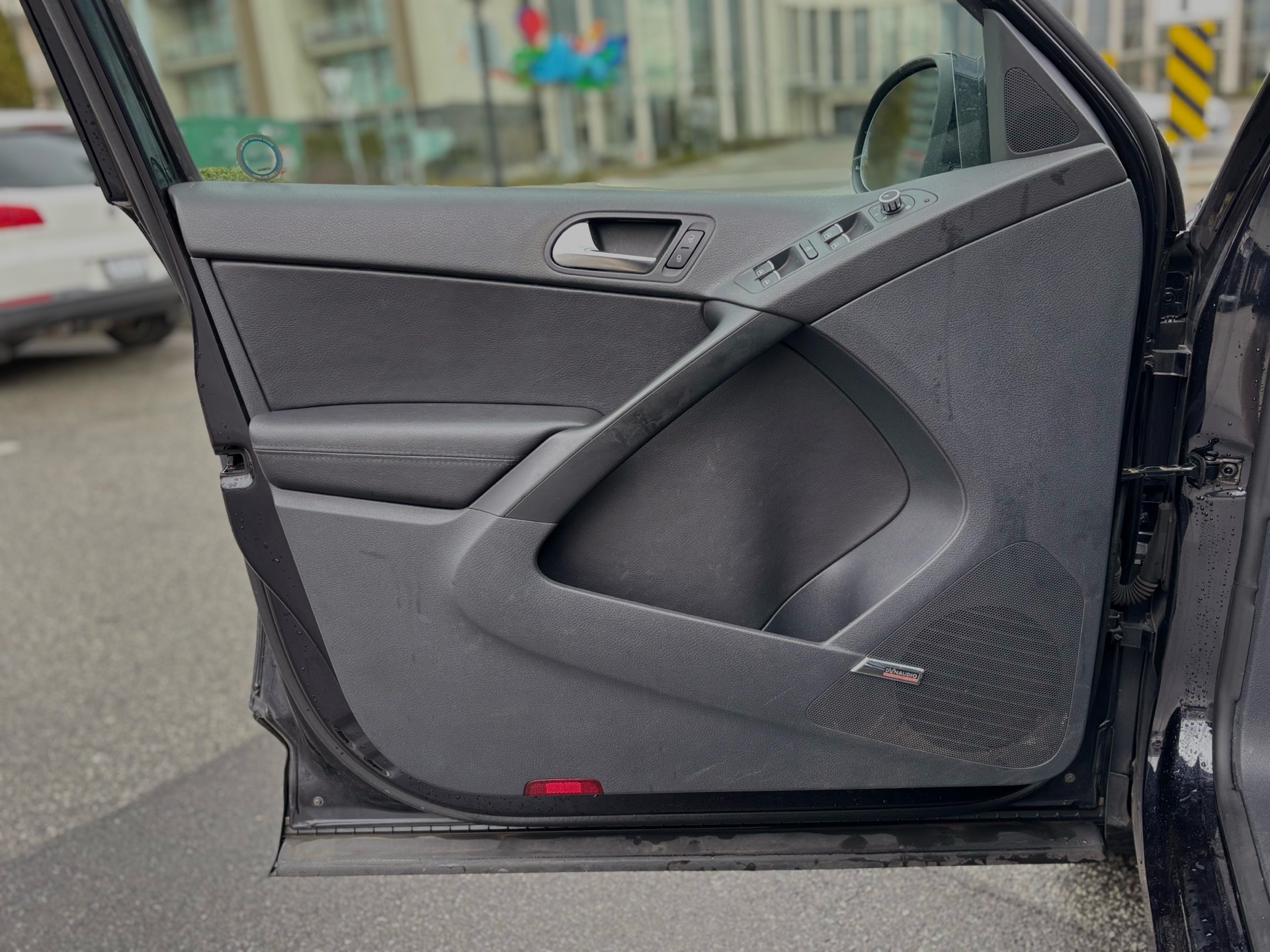 /canwestautoinc/2011-Volkswagen-Tiguan-1896378019017475.jpg