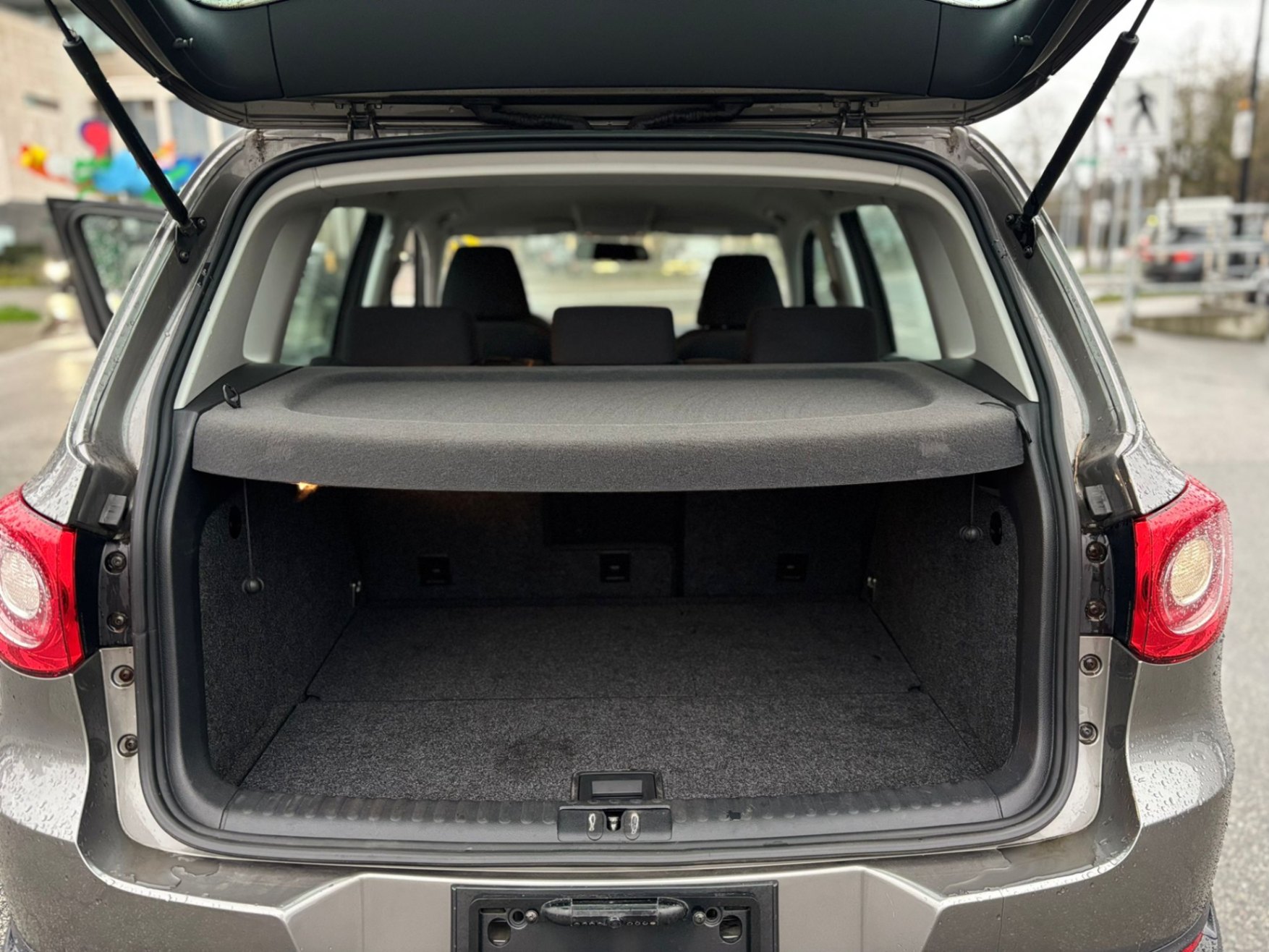 /canwestautoinc/2011-Volkswagen-Tiguan-4678206630417865.jpg