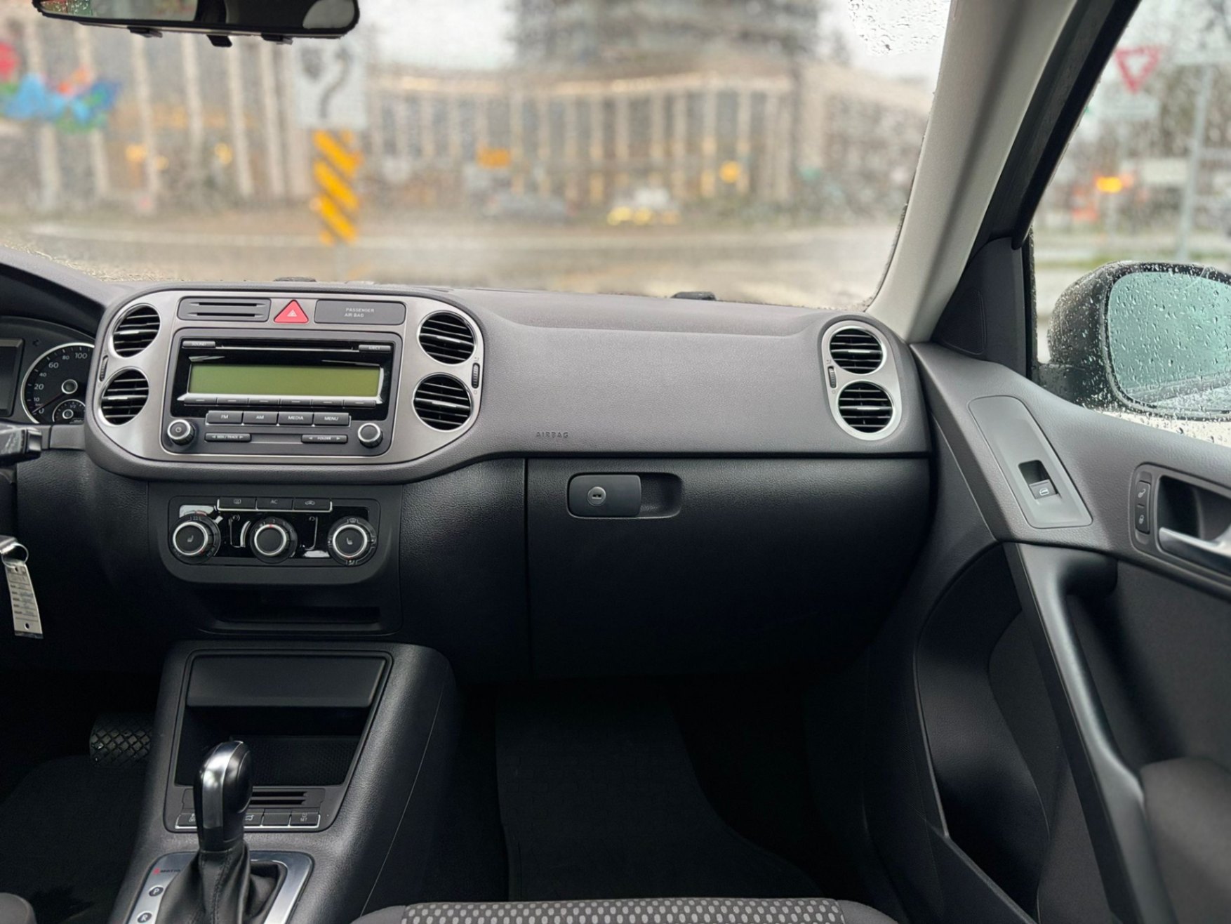 /canwestautoinc/2011-Volkswagen-Tiguan-5269362302940124.jpg