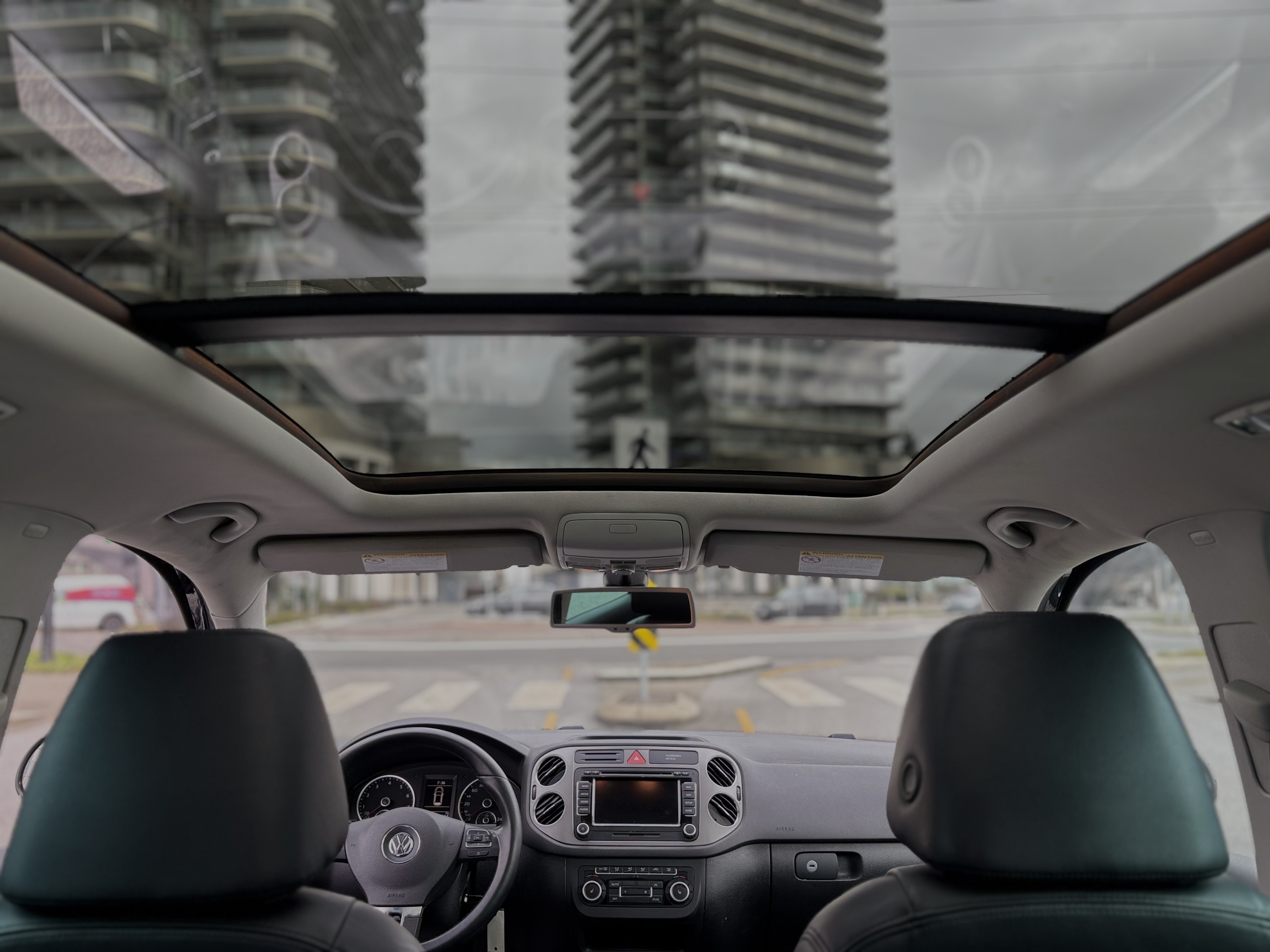 /canwestautoinc/2011-Volkswagen-Tiguan-5643419095023647.jpg