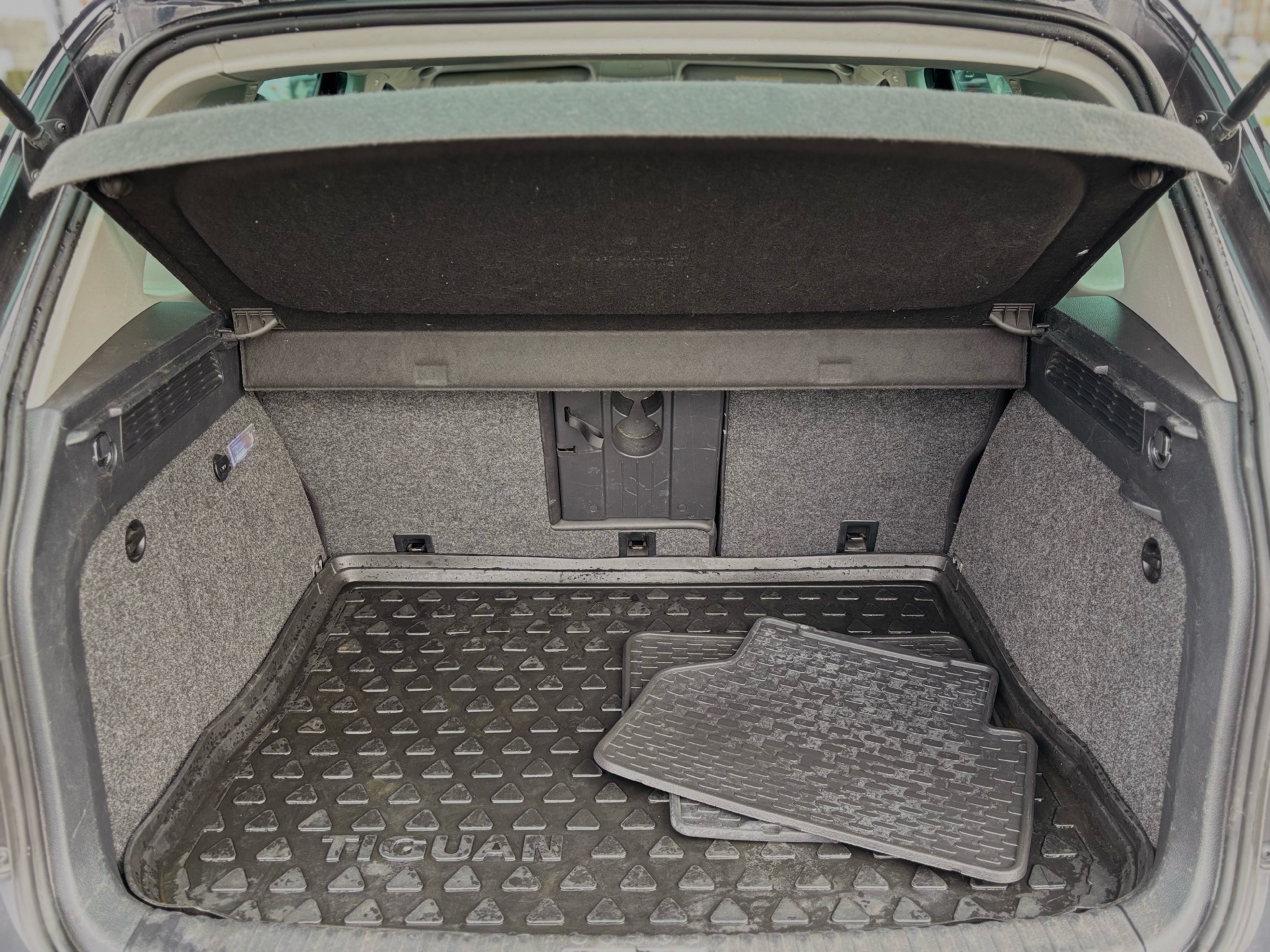 /canwestautoinc/2011-Volkswagen-Tiguan-7179507017046631.jpg