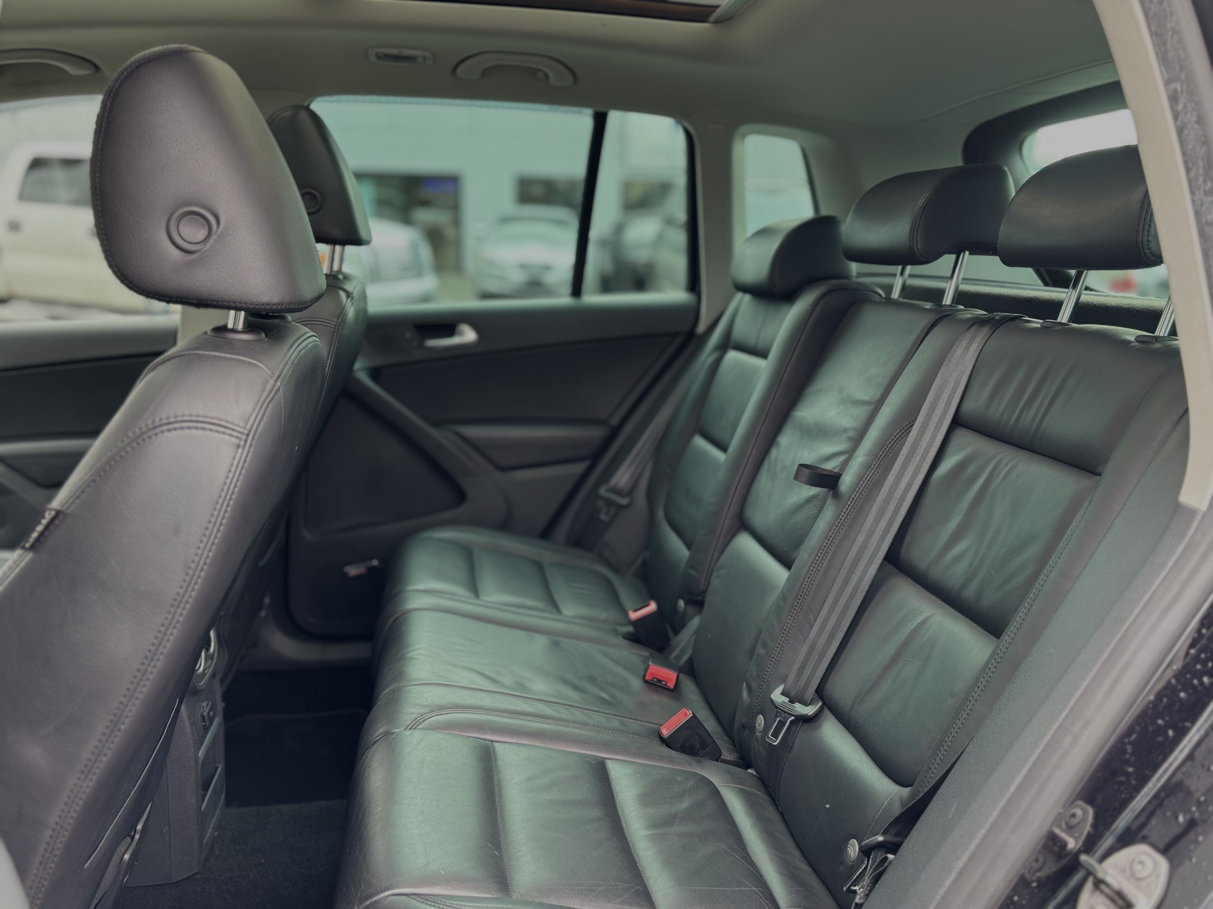 /canwestautoinc/2011-Volkswagen-Tiguan-7714147437265071.jpg
