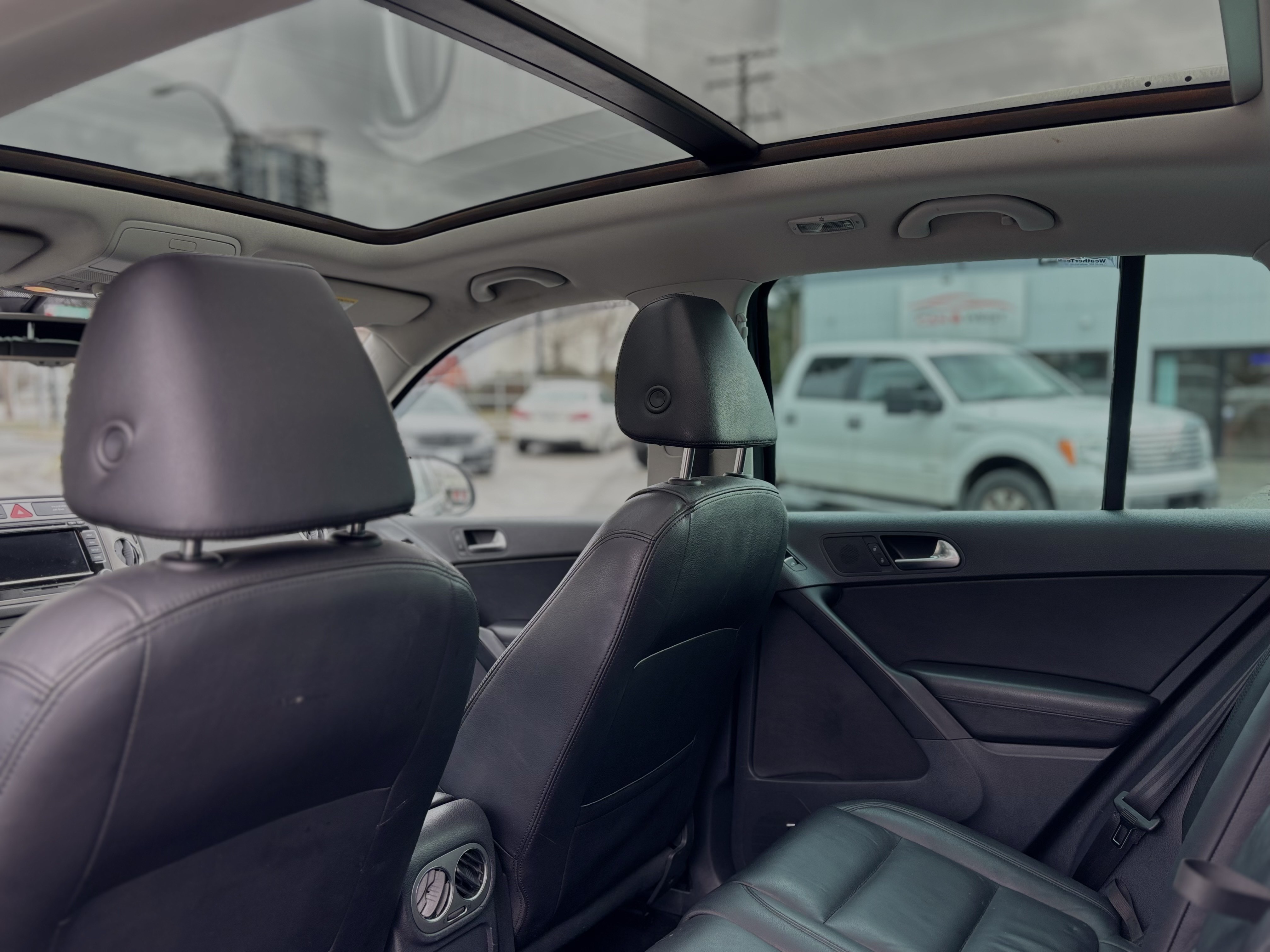 /canwestautoinc/2011-Volkswagen-Tiguan-9918947509983738.jpg