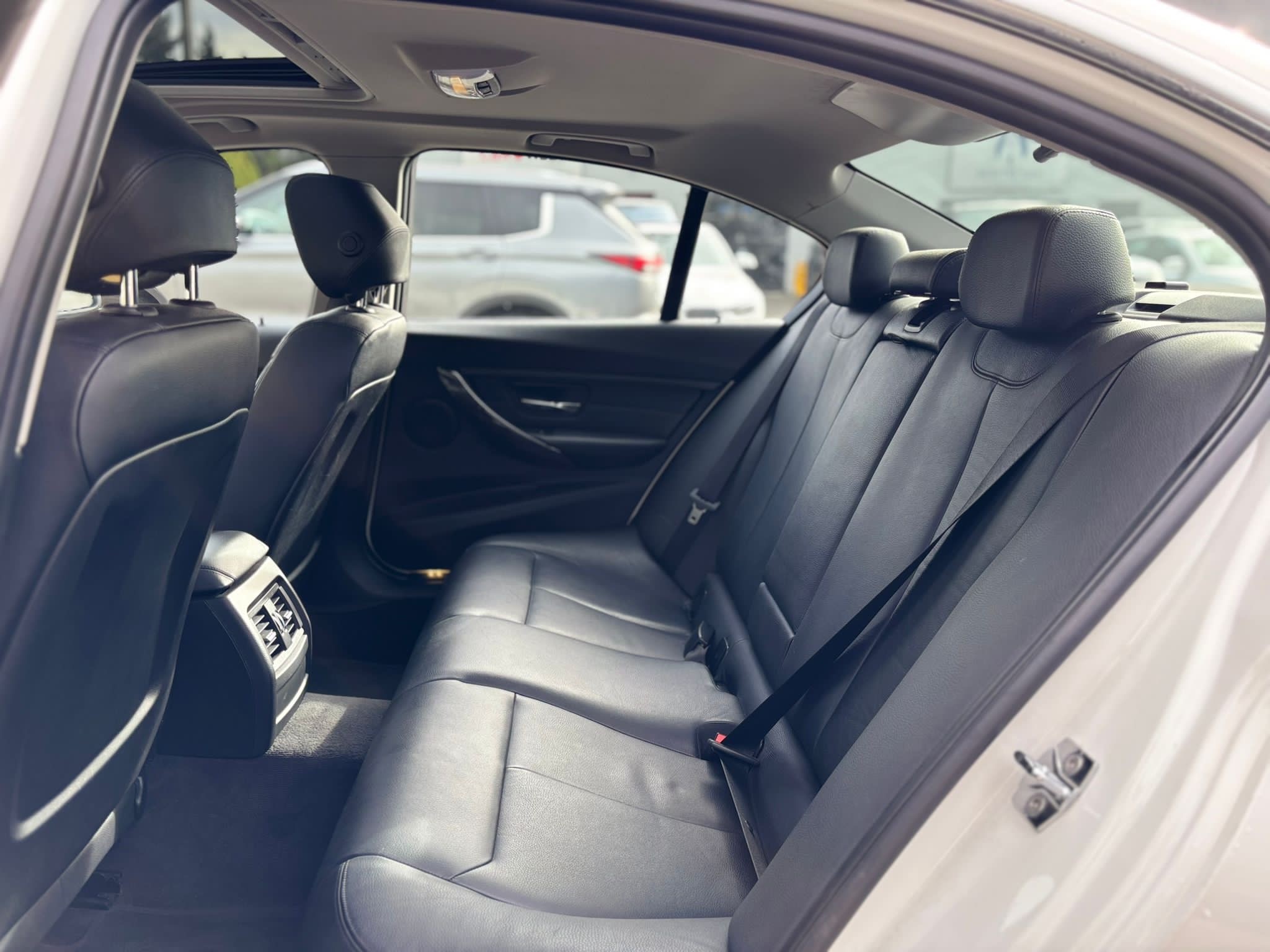 /canwestautoinc/2012-BMW-3-Series-03757914223612602.jpg