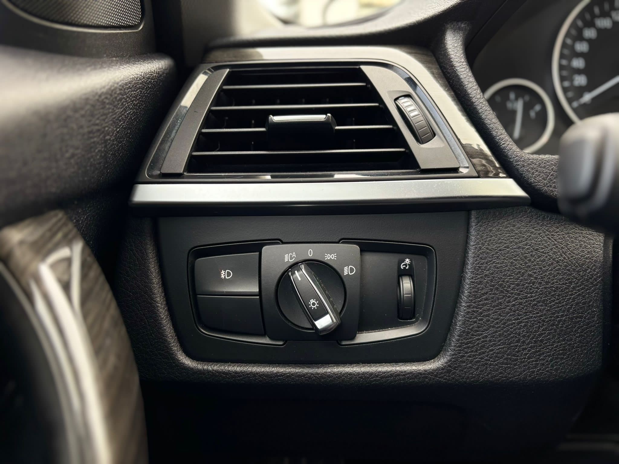 /canwestautoinc/2012-BMW-3-Series-8591834924457407.jpg
