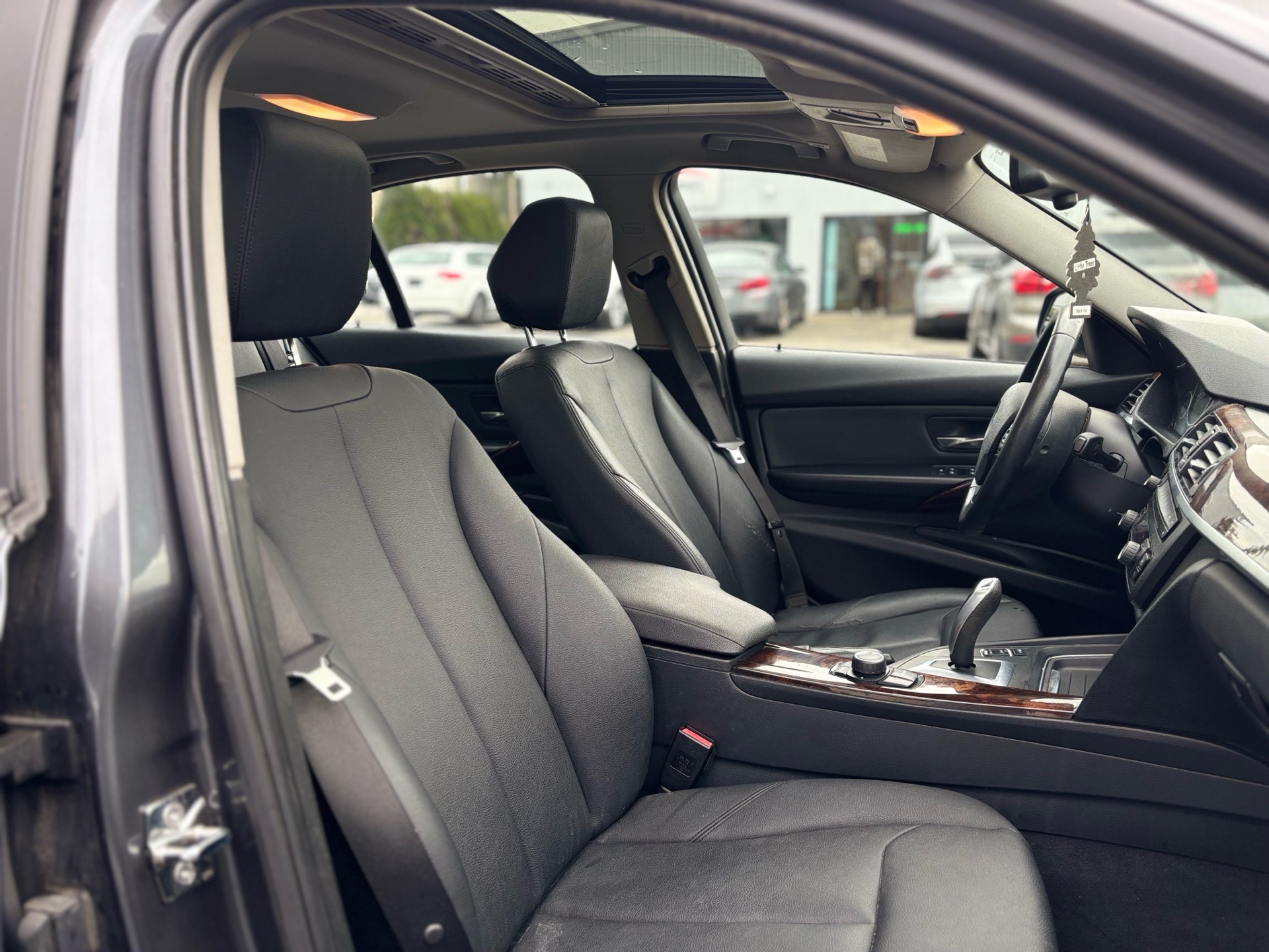 /canwestautoinc/2012-BMW-3Series-1415837685861463.jpg