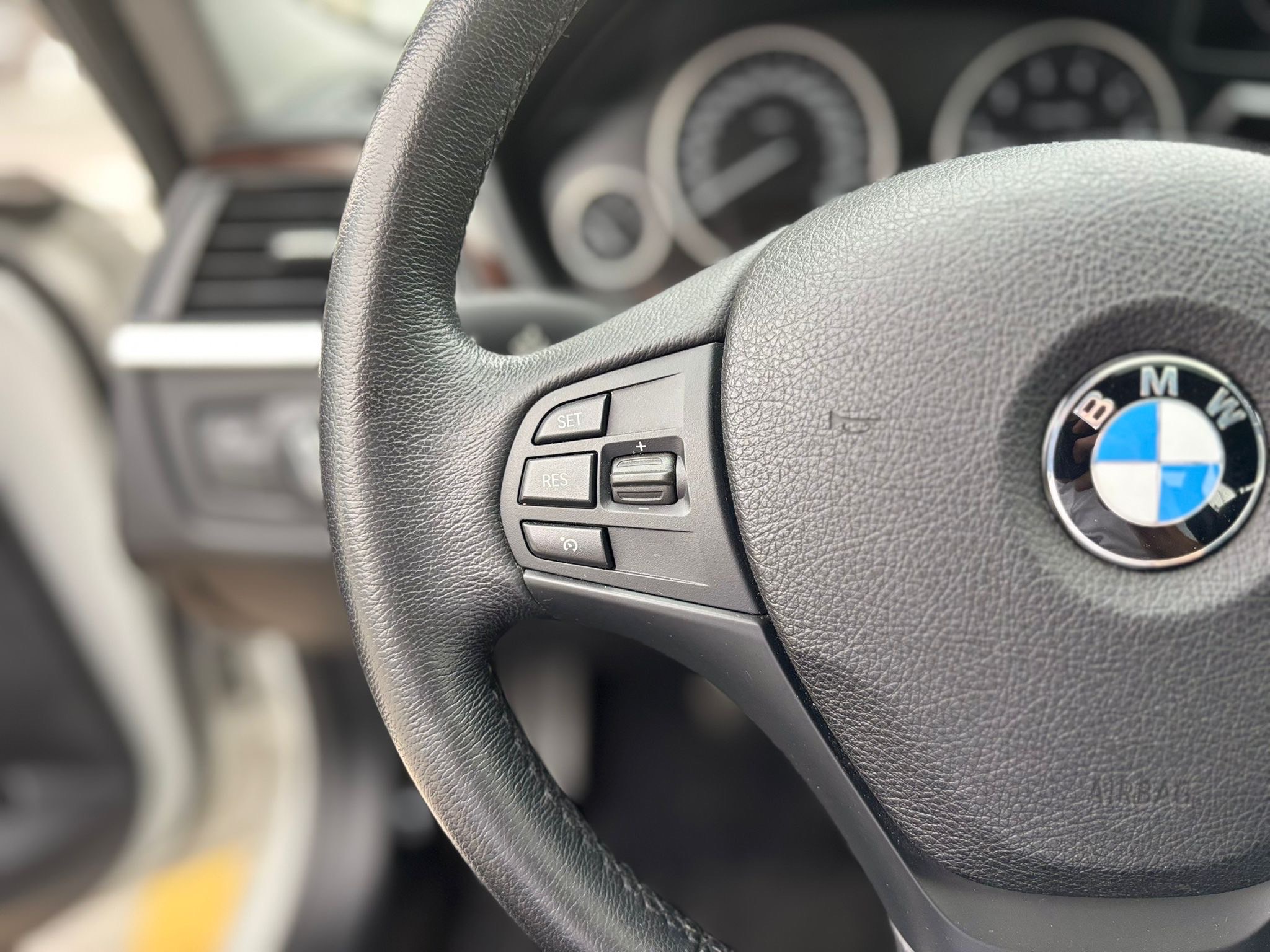 /canwestautoinc/2012-BMW-3Series-25696312919682396.jpg