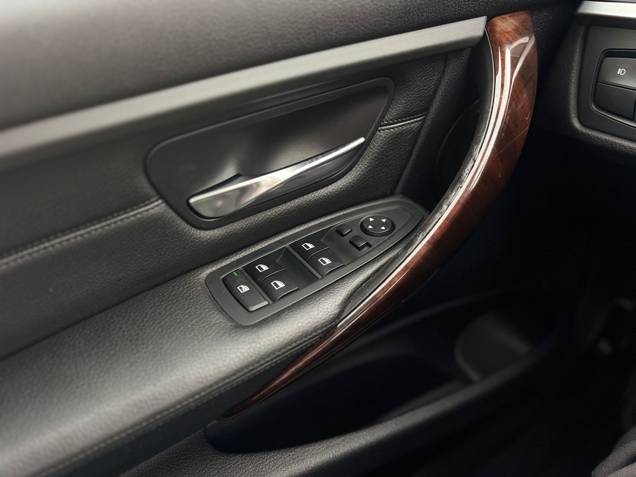 /canwestautoinc/2012-BMW-3Series-3721574137958741.jpg