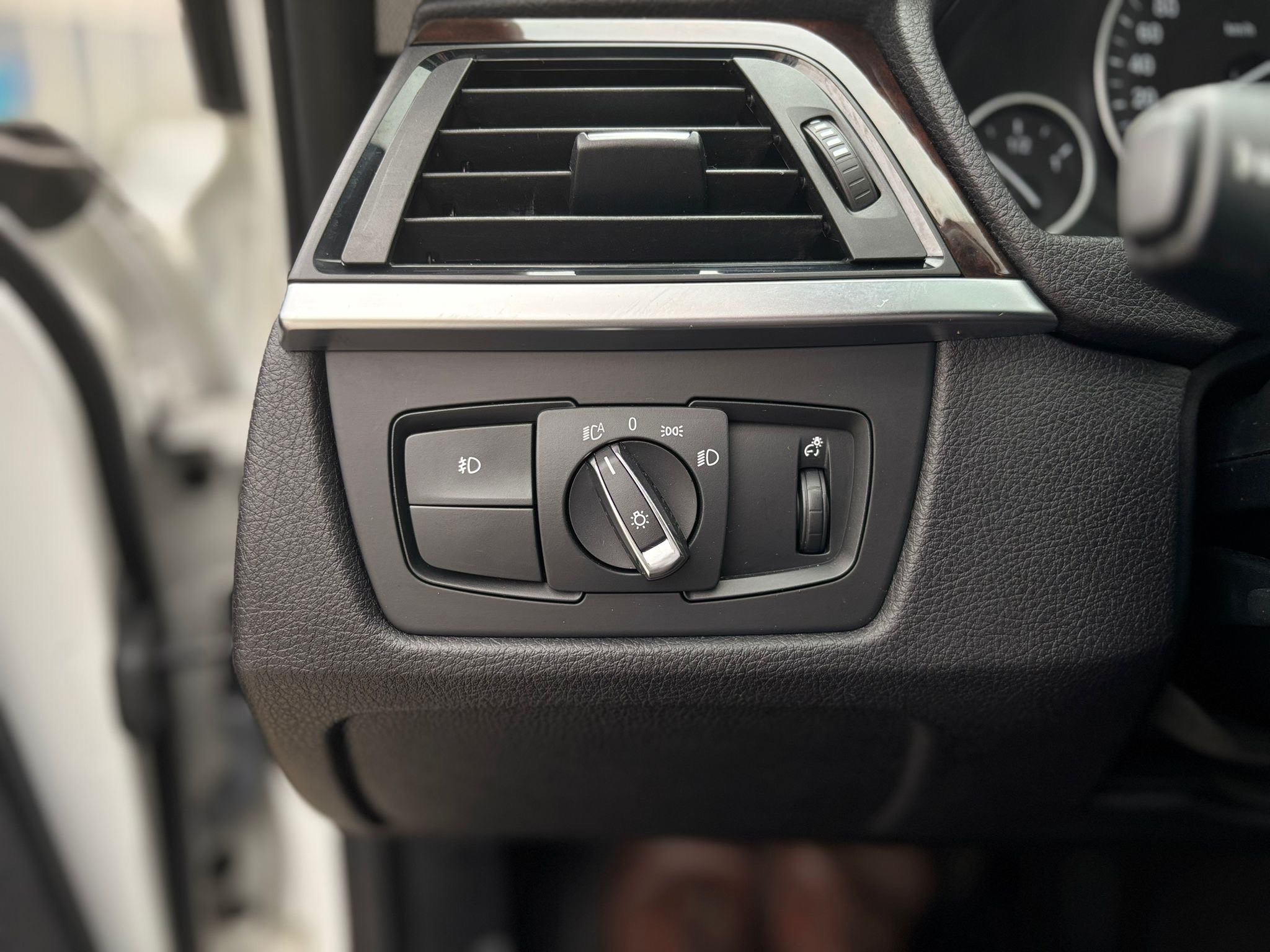 /canwestautoinc/2012-BMW-3Series-5230741601908442.jpg