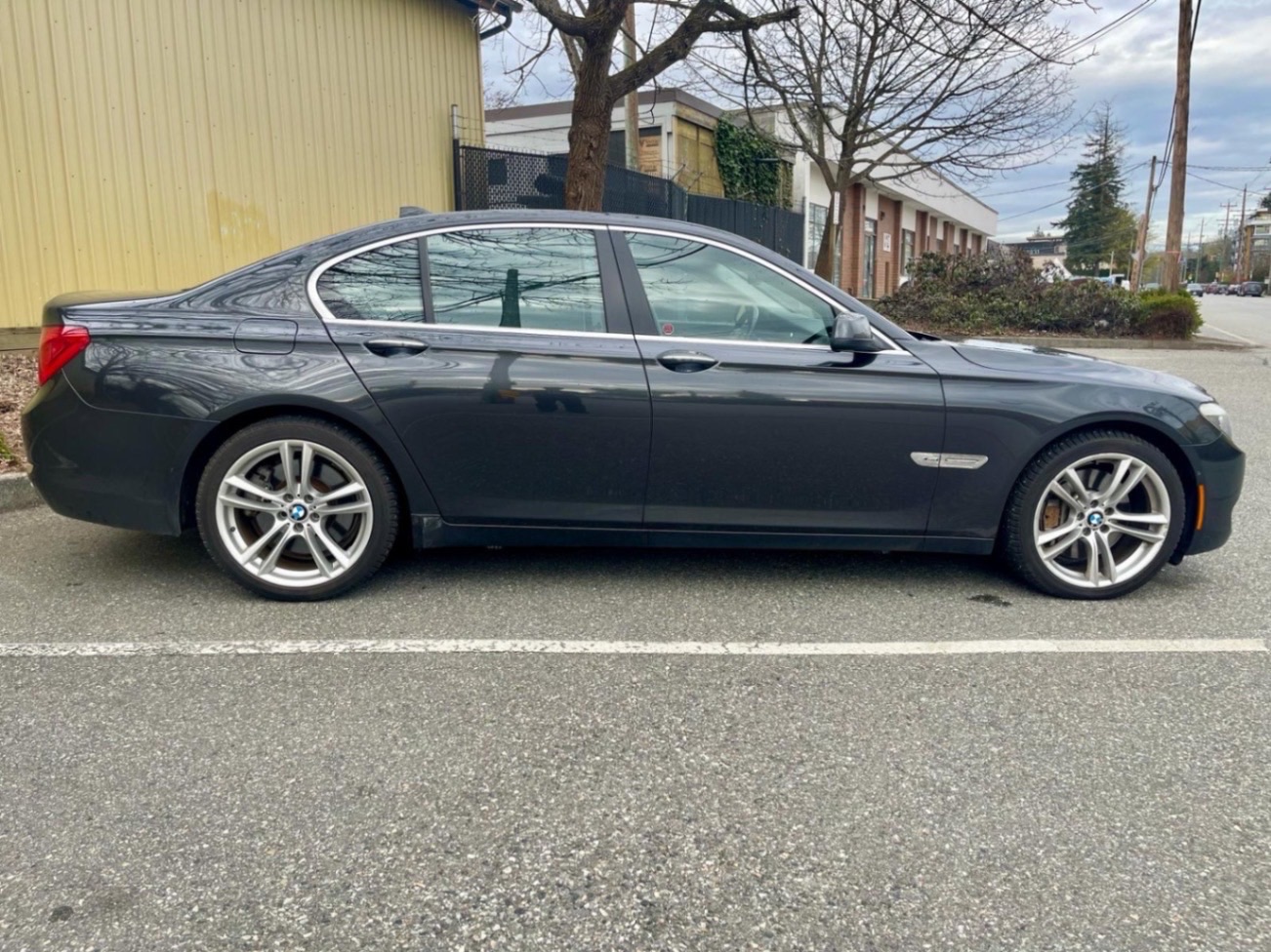 /canwestautoinc/2012-BMW-7Series-2587010635013558.jpg
