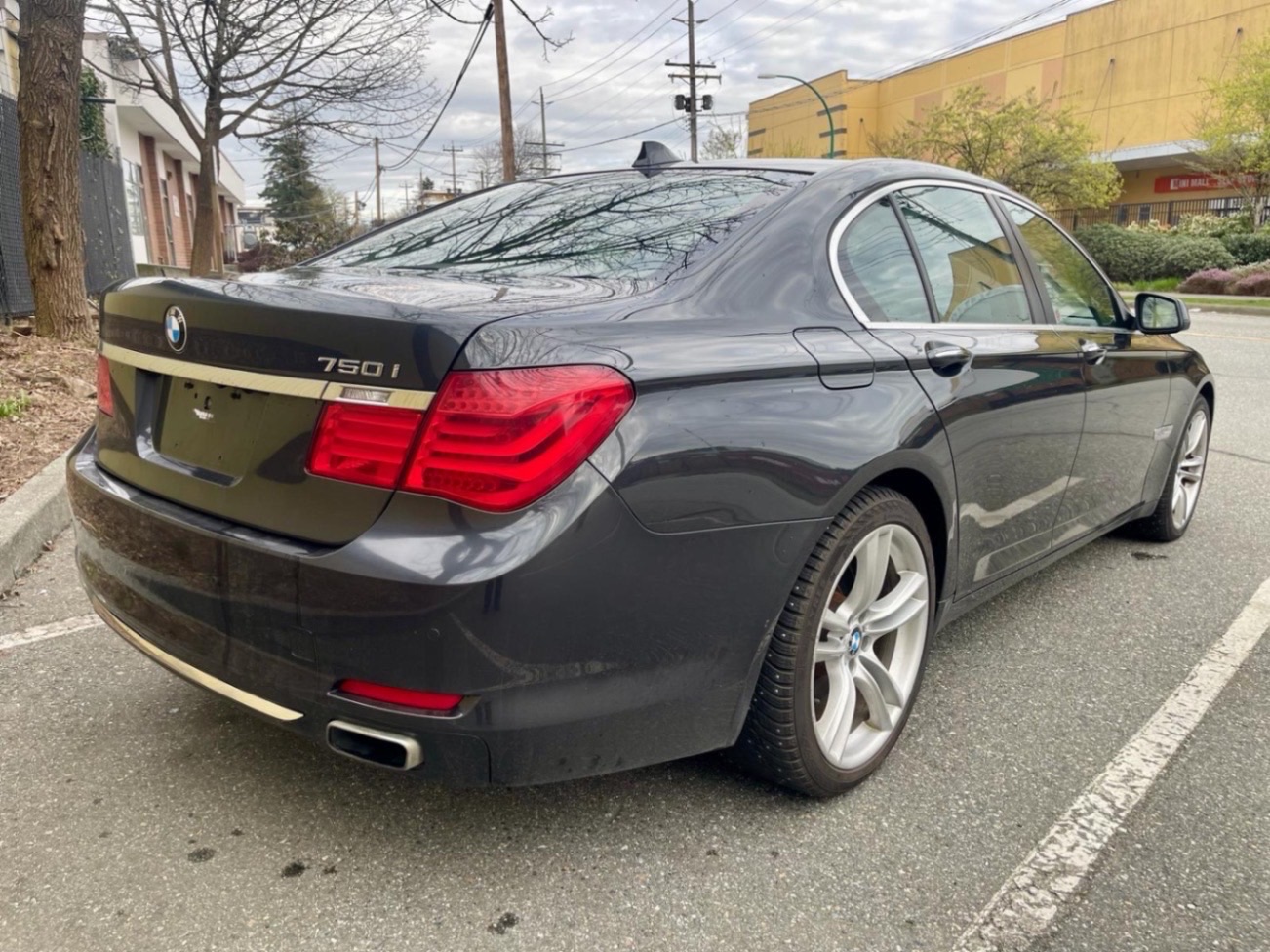 /canwestautoinc/2012-BMW-7Series-49928579380987204.jpg