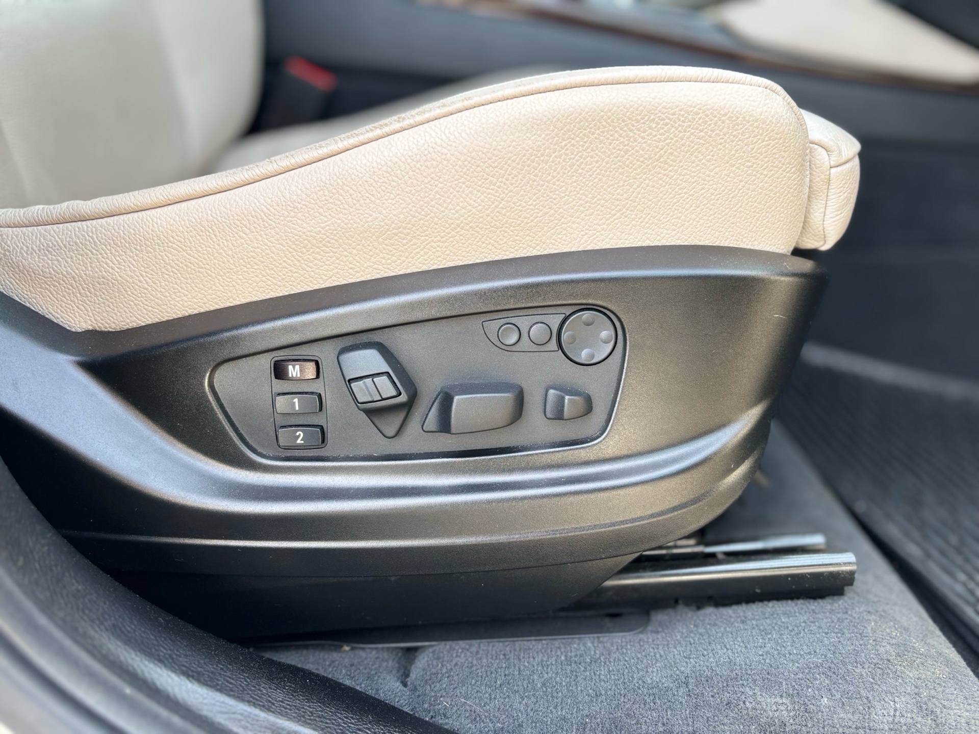 /canwestautoinc/2012-BMW-X6-09062666219163895.jpg