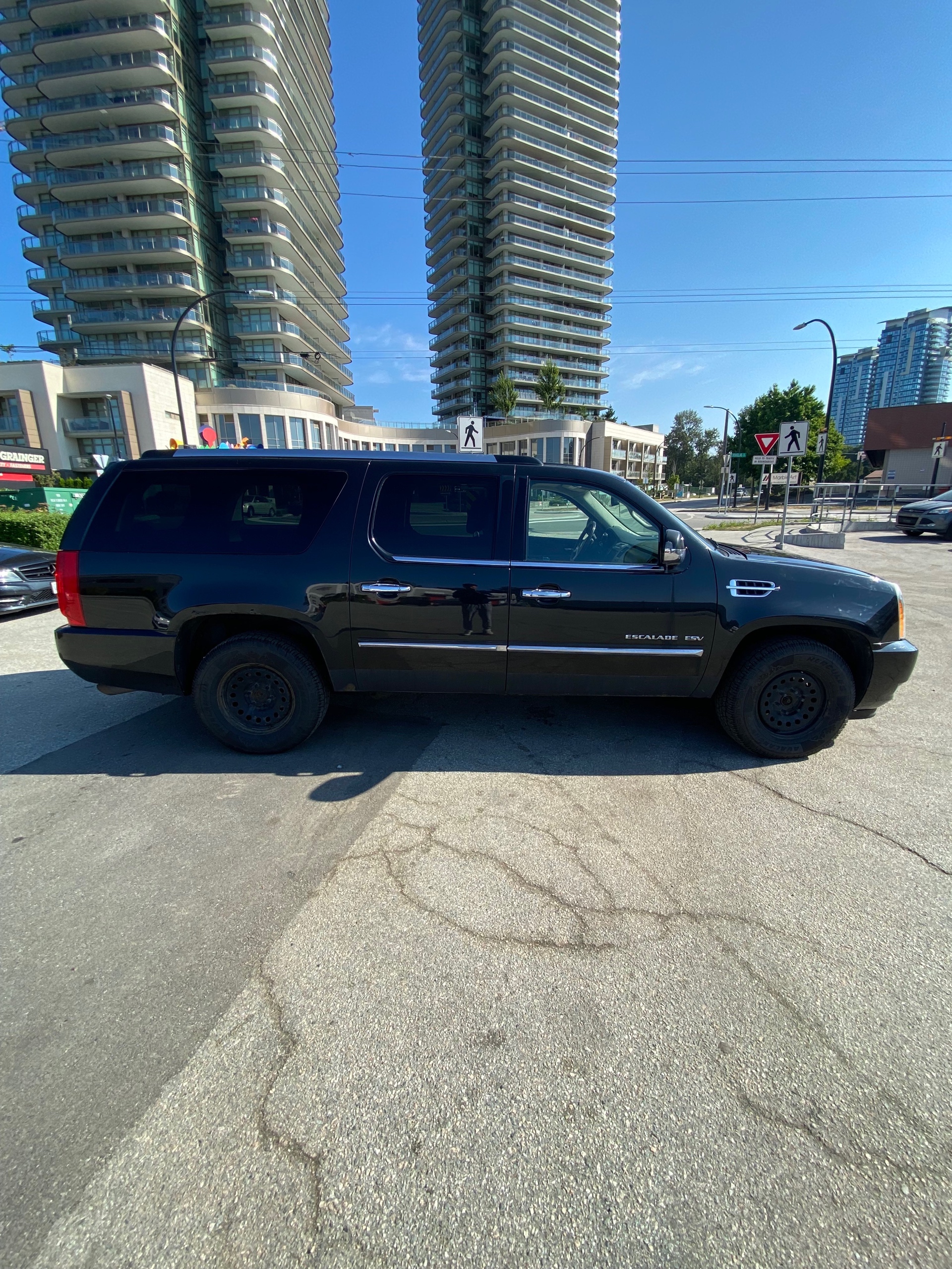 /canwestautoinc/2012-Cadillac-EscaladeESV-6232515597670452.jpg
