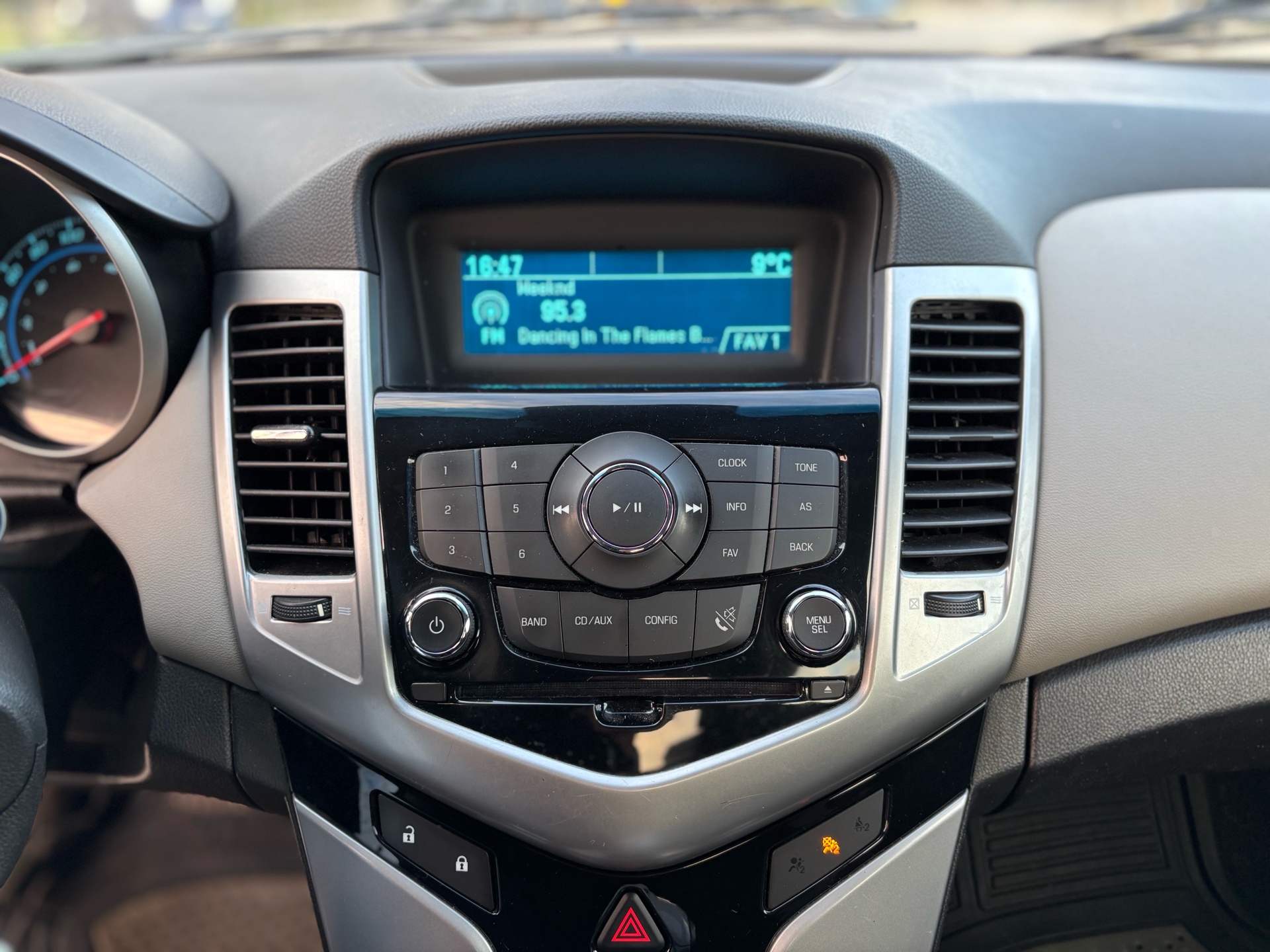 /canwestautoinc/2012-Chevrolet-Cruze-7807598202472223.jpg