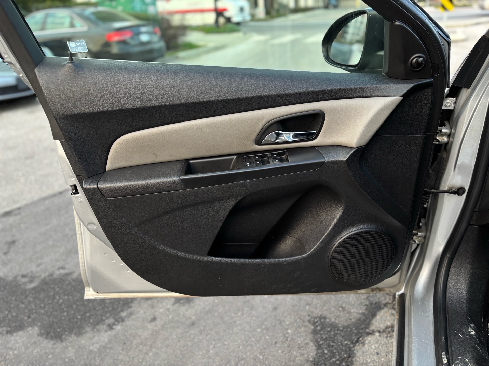 /canwestautoinc/2012-Chevrolet-Cruze-9983735038586987.jpg
