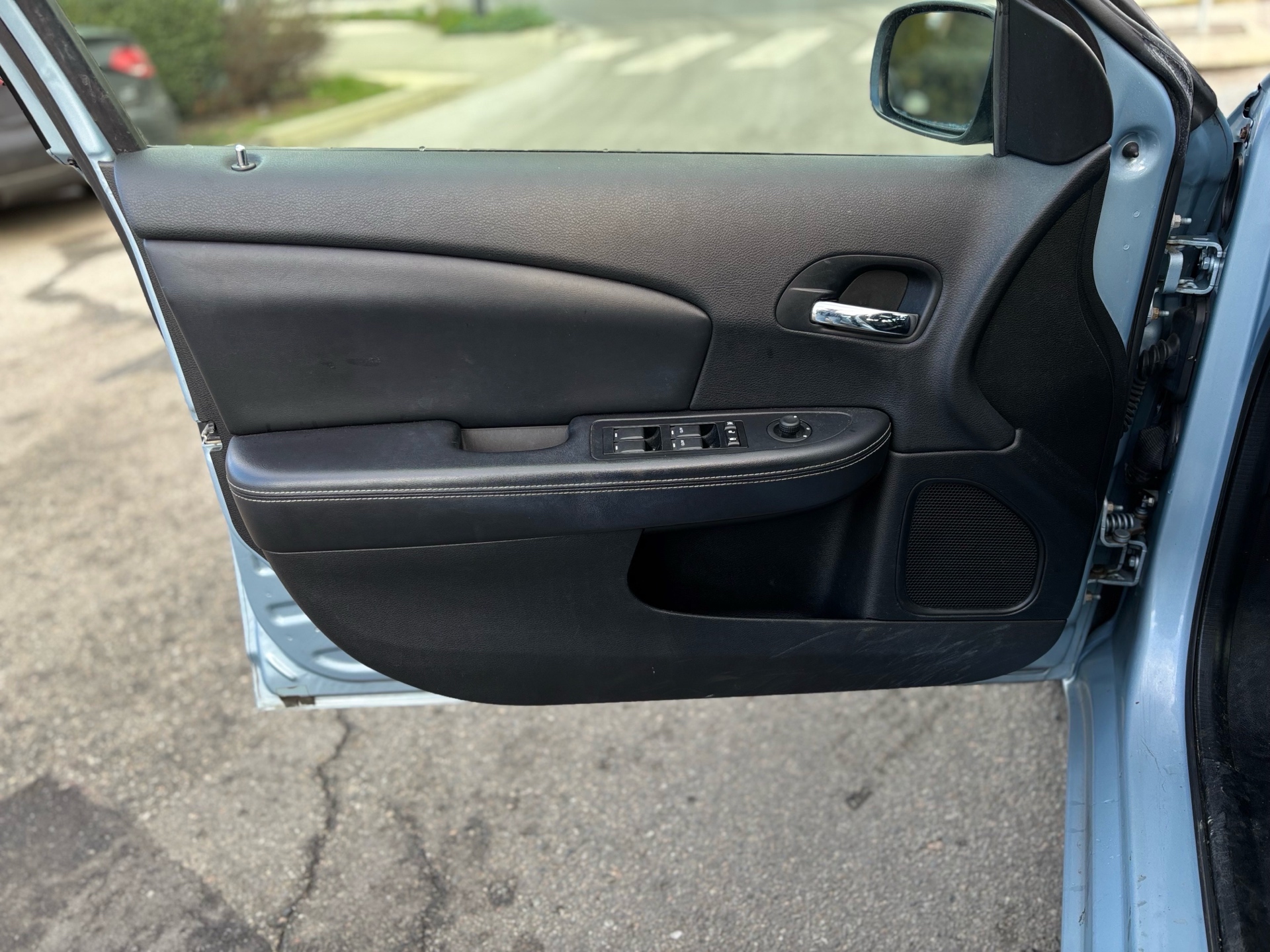 /canwestautoinc/2012-Chrysler-200-7983841637384015.jpg
