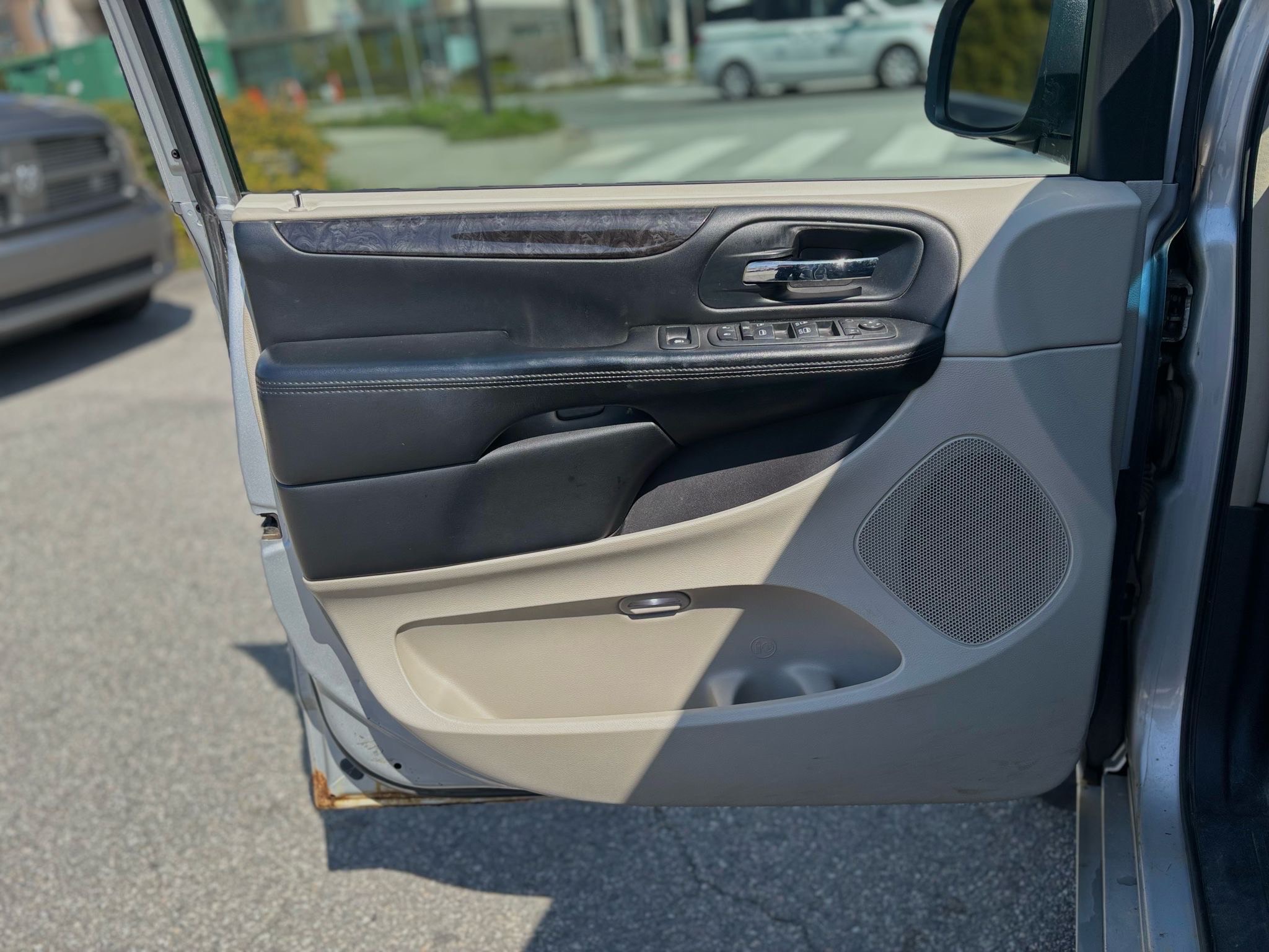 /canwestautoinc/2012-Dodge-GrandCaravan-513855293638781.jpg