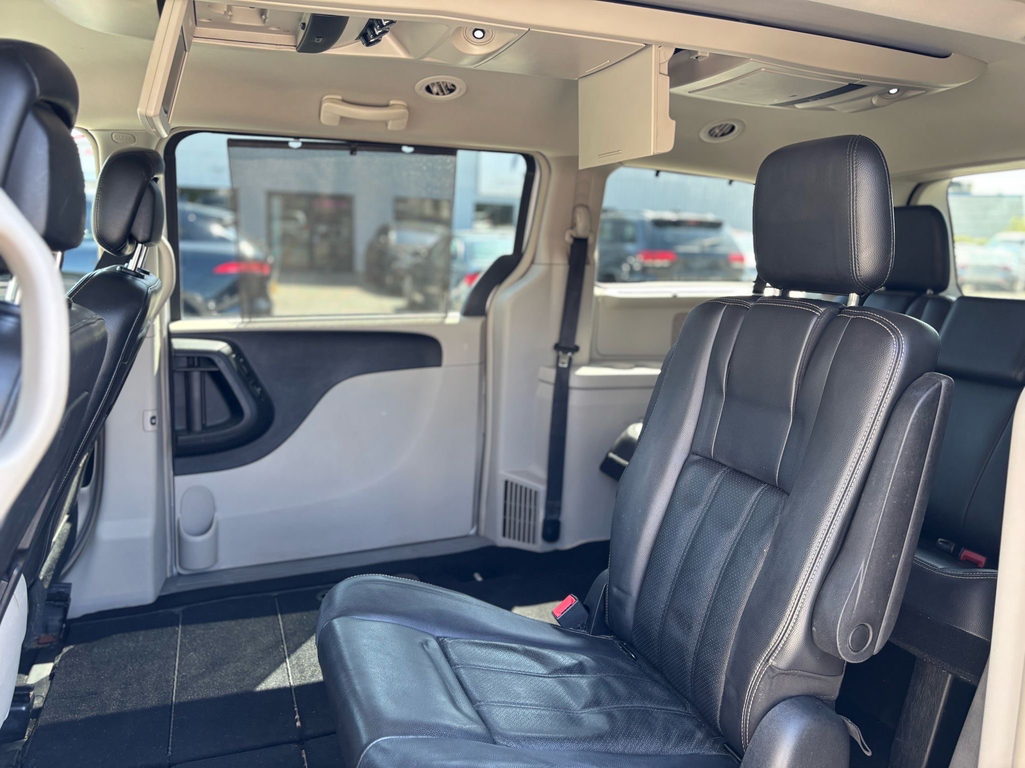 /canwestautoinc/2012-Dodge-GrandCaravan-572761515168507.jpg
