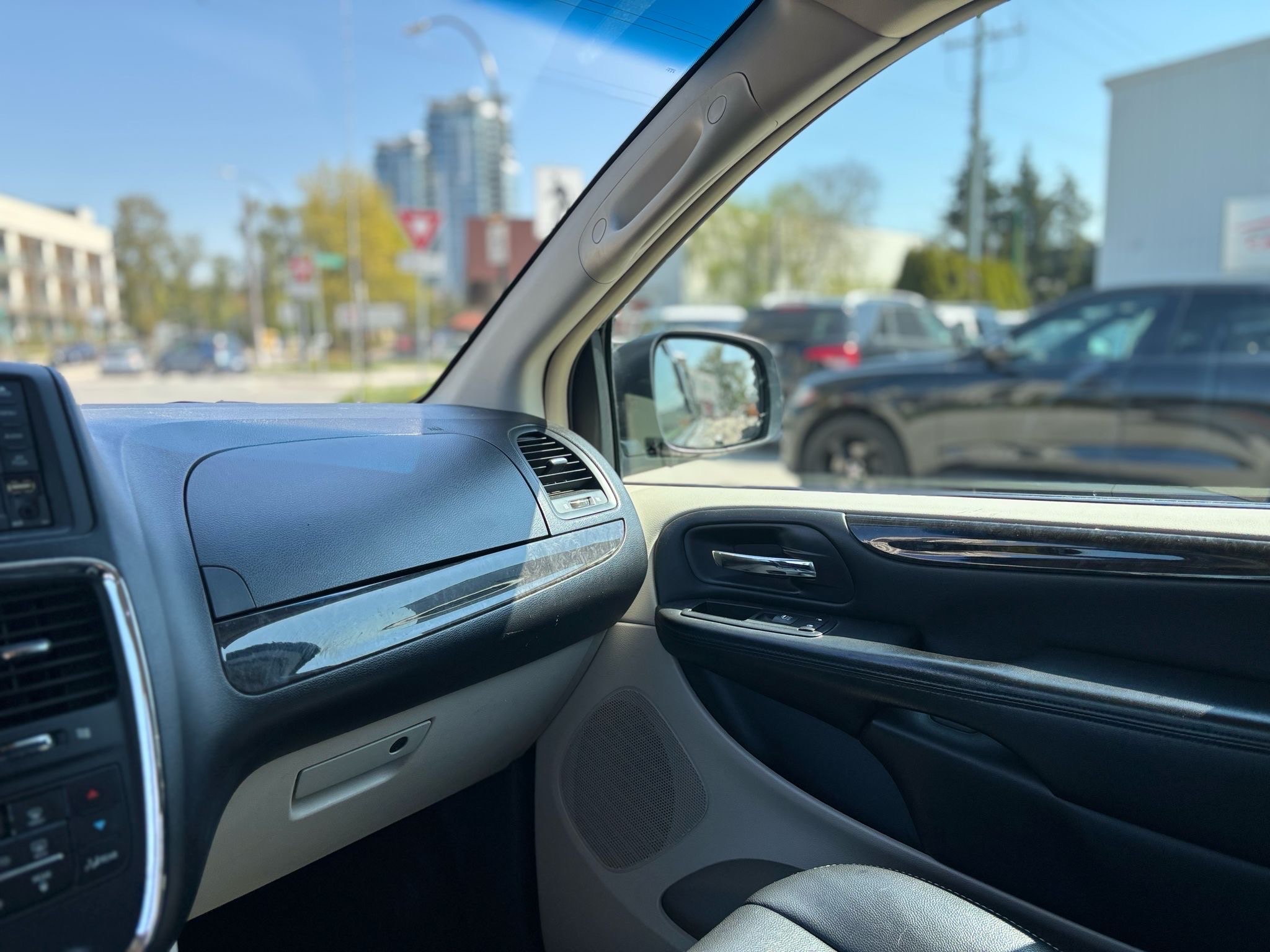 /canwestautoinc/2012-Dodge-GrandCaravan-7652980376642293.jpg