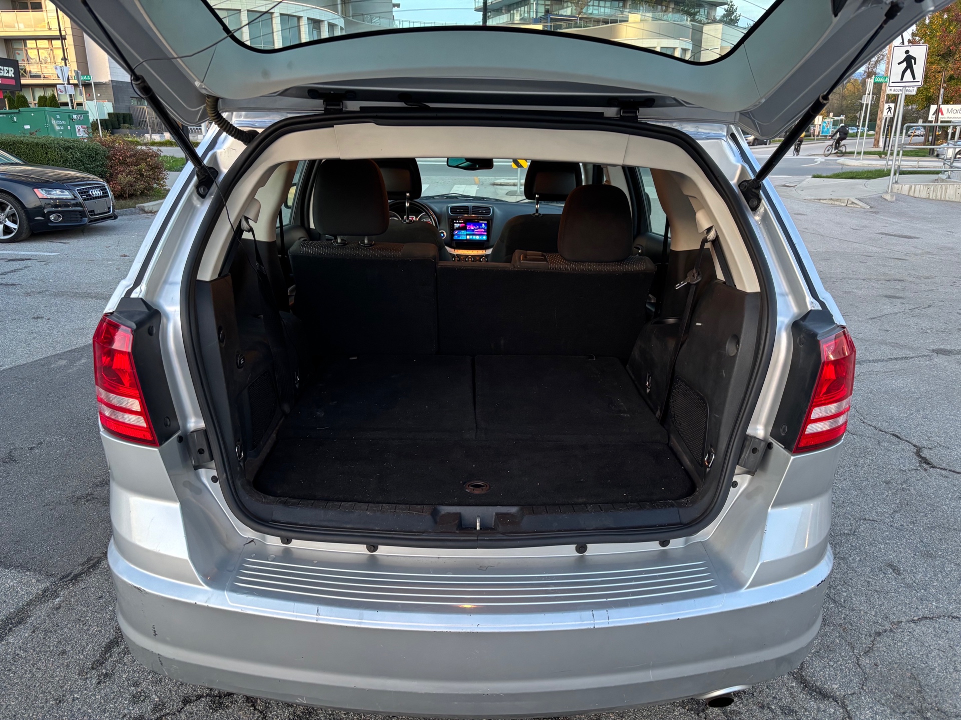 /canwestautoinc/2012-Dodge-Journey-05138431334568572.jpg