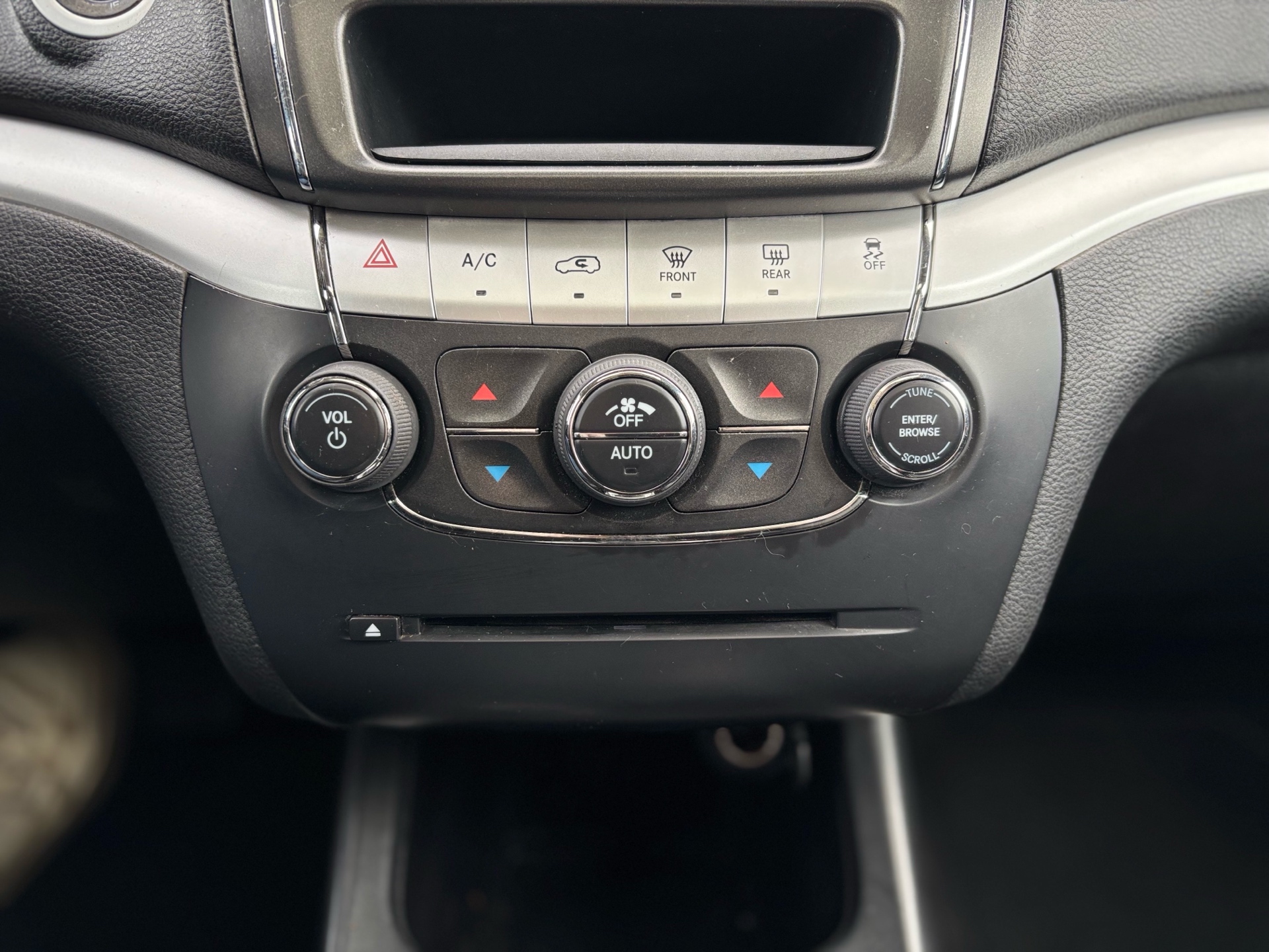 /canwestautoinc/2012-Dodge-Journey-3423090418549939.jpg